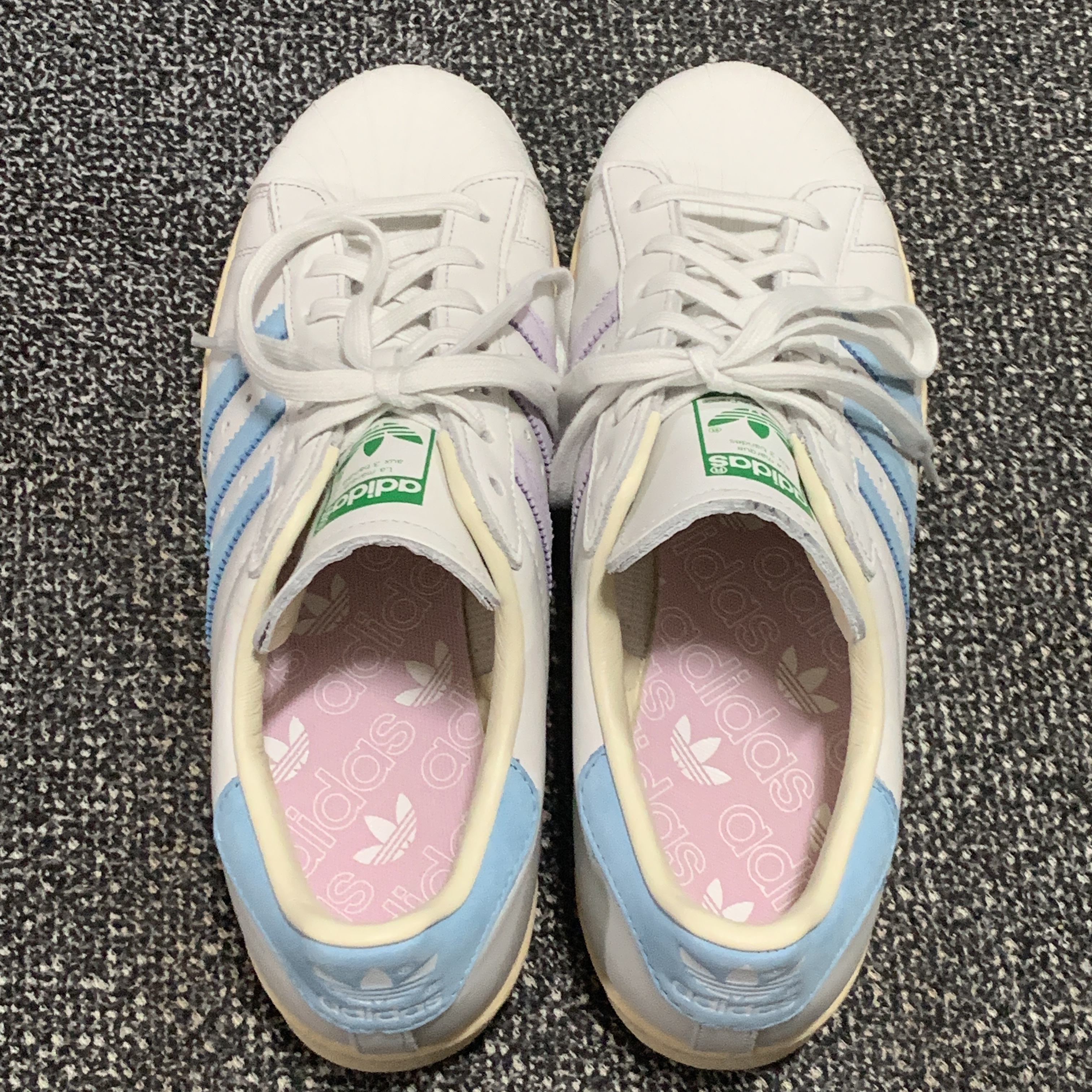 Adidas Superstar 82 Crystal White Clear Blue 착용 스타일 - 2