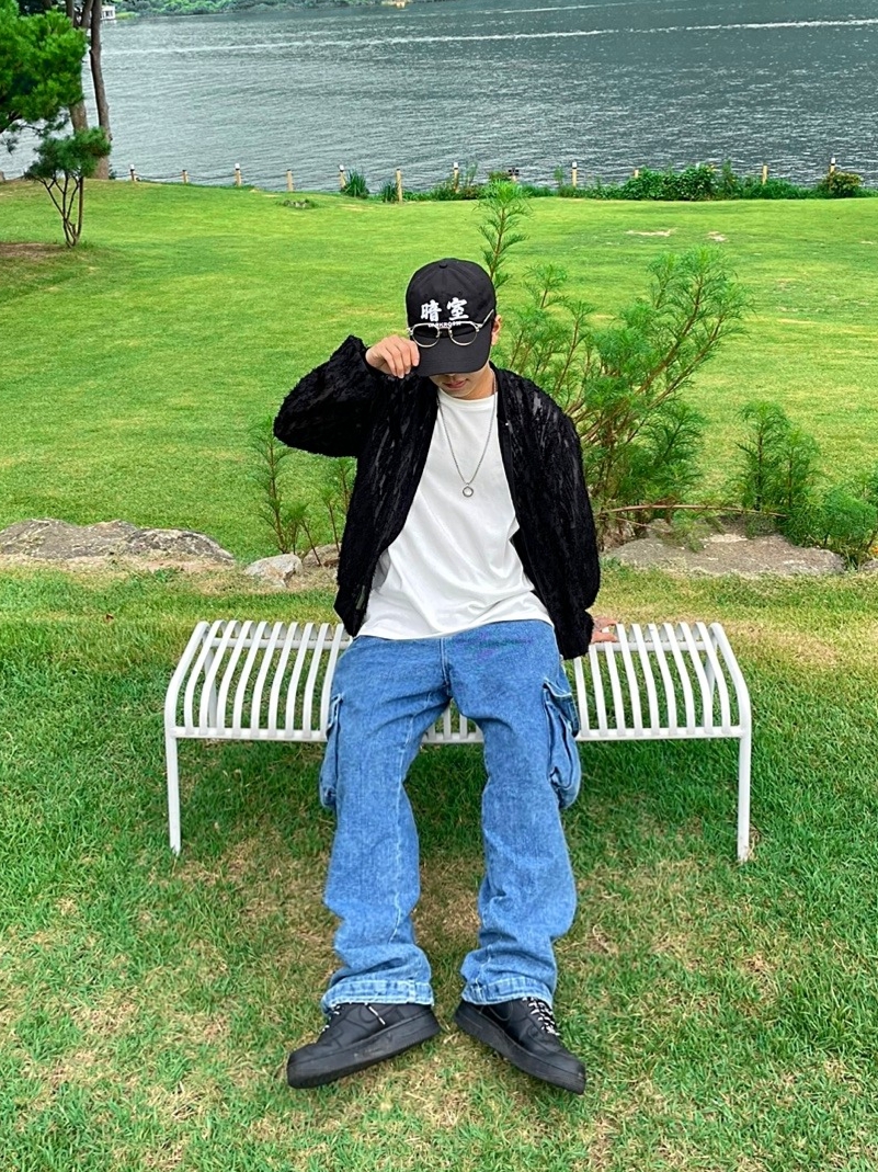 Darkr8m Studio White Logo Cap, Nike x Supreme Air Force 1 Low Black 착용 스타일 - 1