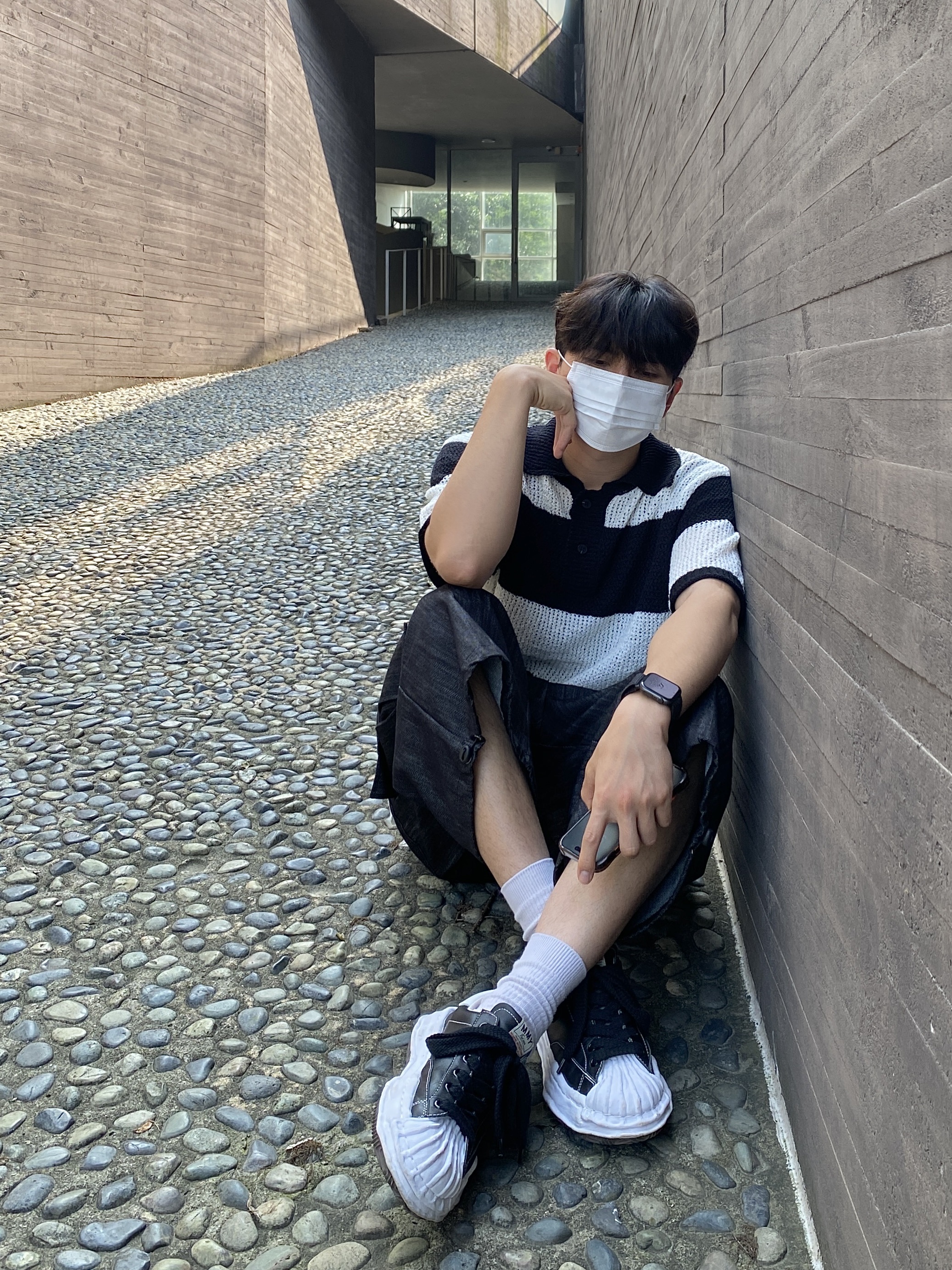 Maison Mihara Yasuhiro Blakey OG Sole Leather Low-top Sneakers Black 착용 스타일 - 4