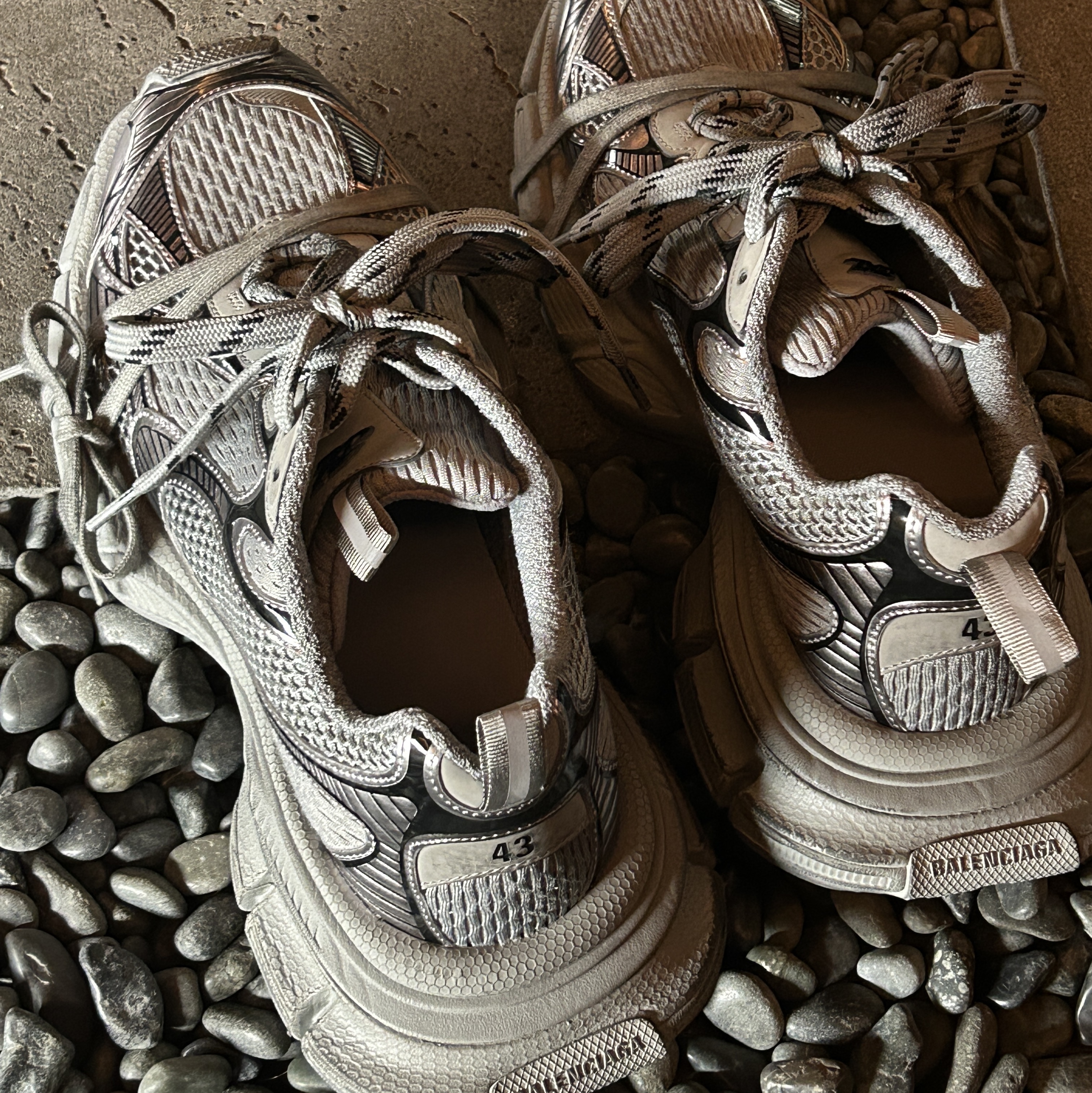 Balenciaga 3XL Sneakers Grey Black 착용 스타일