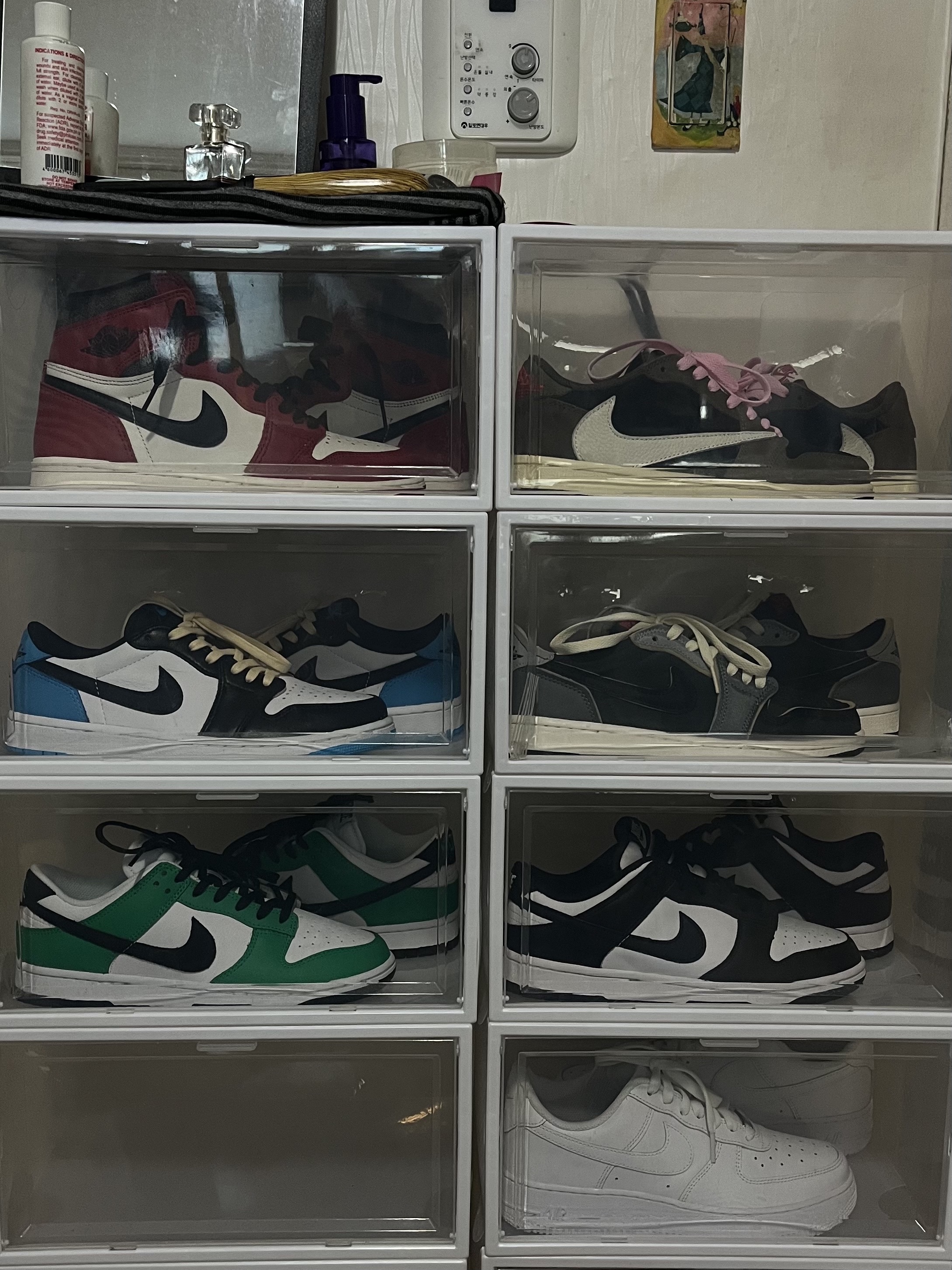 Jordan 1 Retro High OG Chicago 2022, Jordan 1 x Travis Scott Retro Low OG SP Mocha 착용 스타일