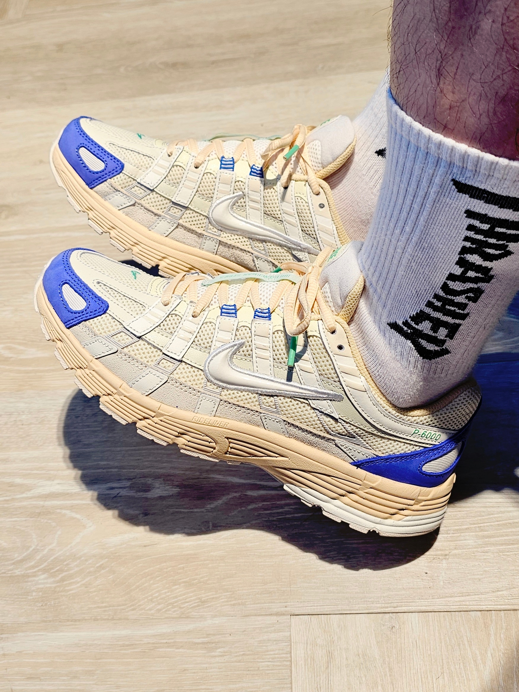 Nike P-6000 Coconut Milk Medium Blue 착용 스타일 - 5