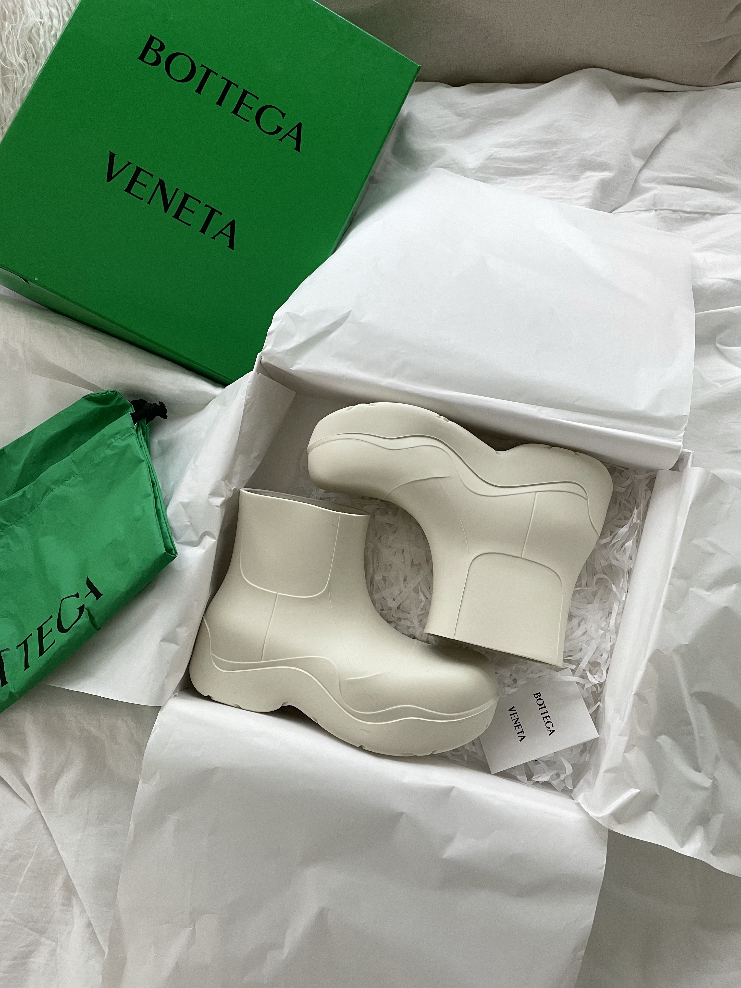Bottega Veneta Puddle Ankle Boots Sea Salt, (W) Bottega Veneta Puddle Ankle Boots Sea Salt 착용 스타일 - 2