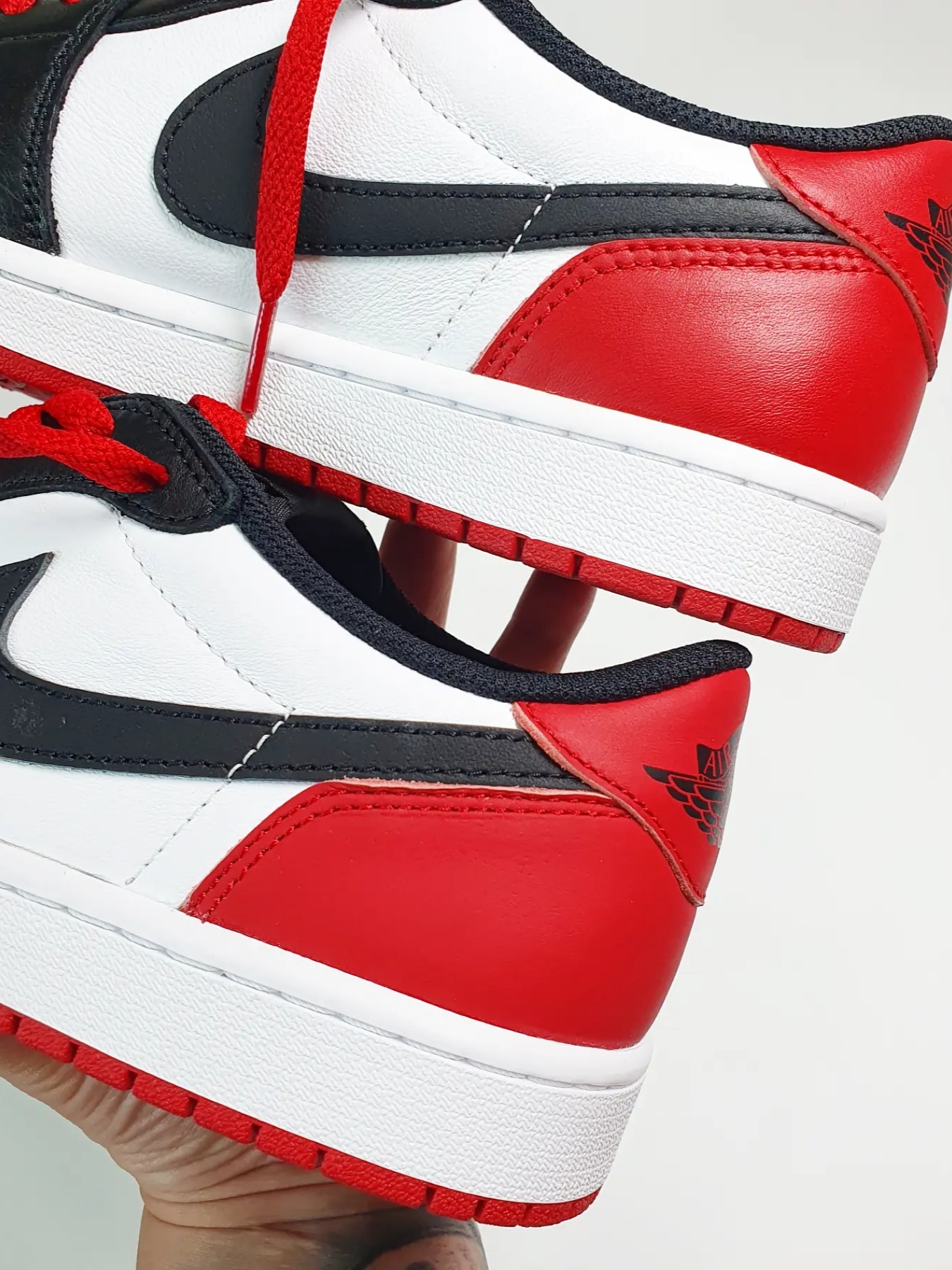 Jordan 1 Retro Low OG Black Toe 착용 스타일 - 1