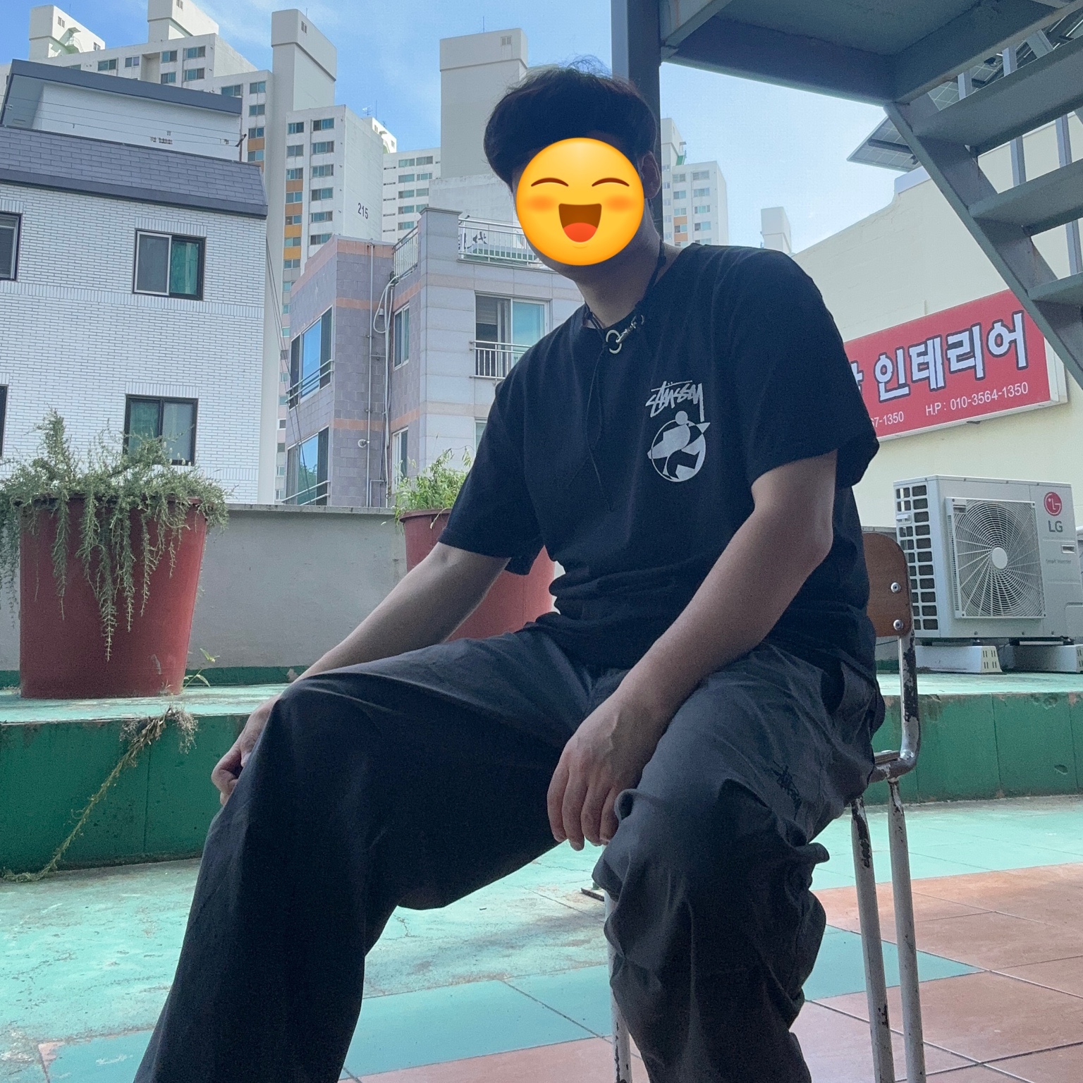Stussy x Our Legacy Surfman 2 Pigment Dyed T-Shirt Black, Our Legacy Ladon Leather Keychain Black 착용 스타일