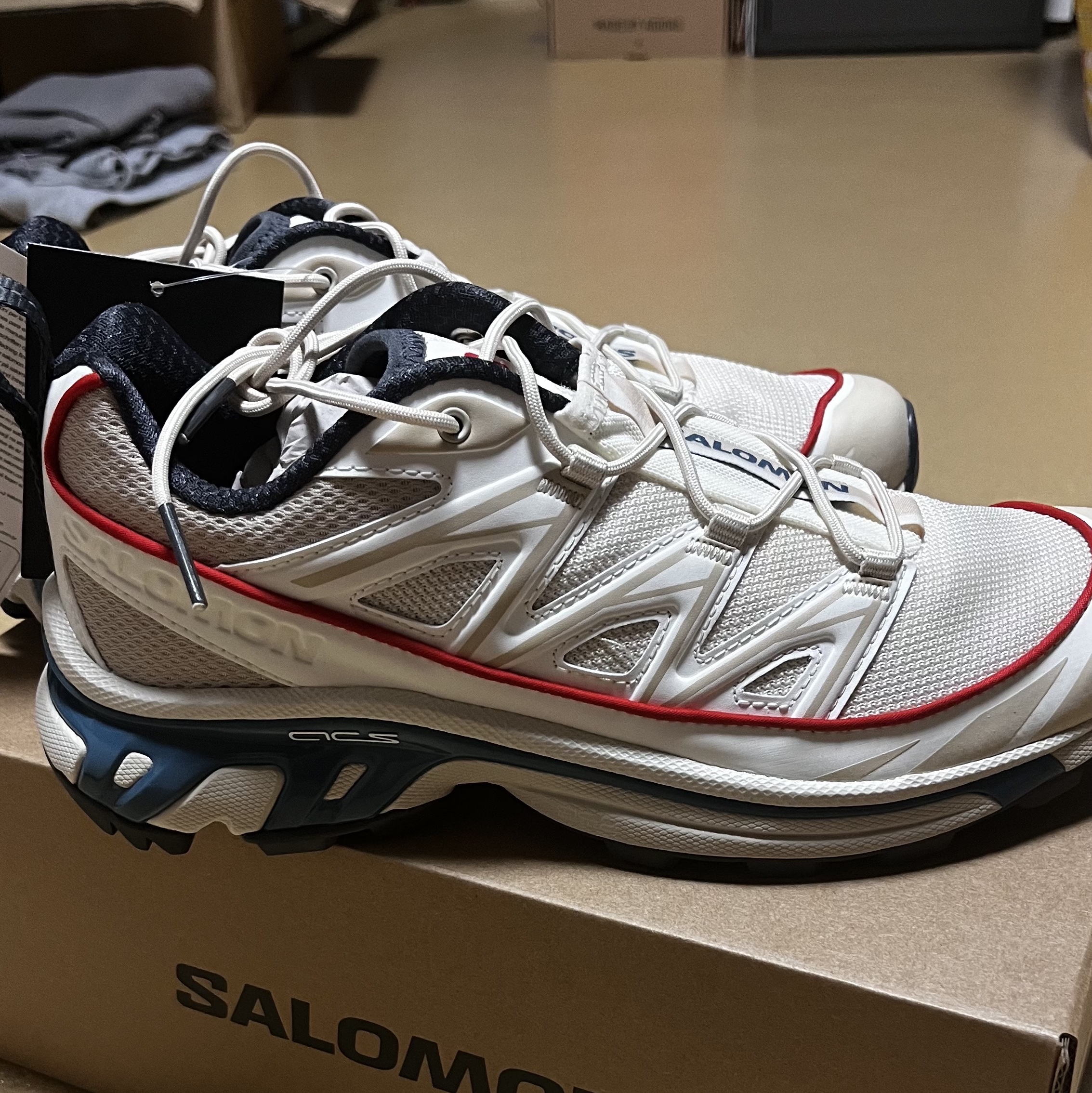 Salomon XT-6 Expanse Almond Milk Aegean Blue 착용 스타일