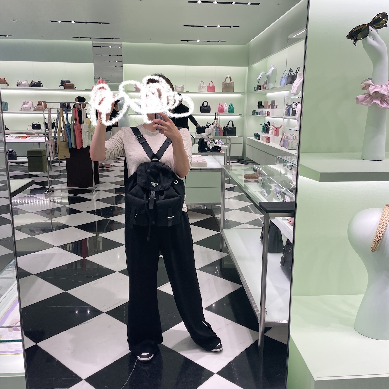 Prada Re-Nylon Medium Backpack Black, Margesherwood Wood Keyring with T-Shirt White Pink 착용 스타일 - 1