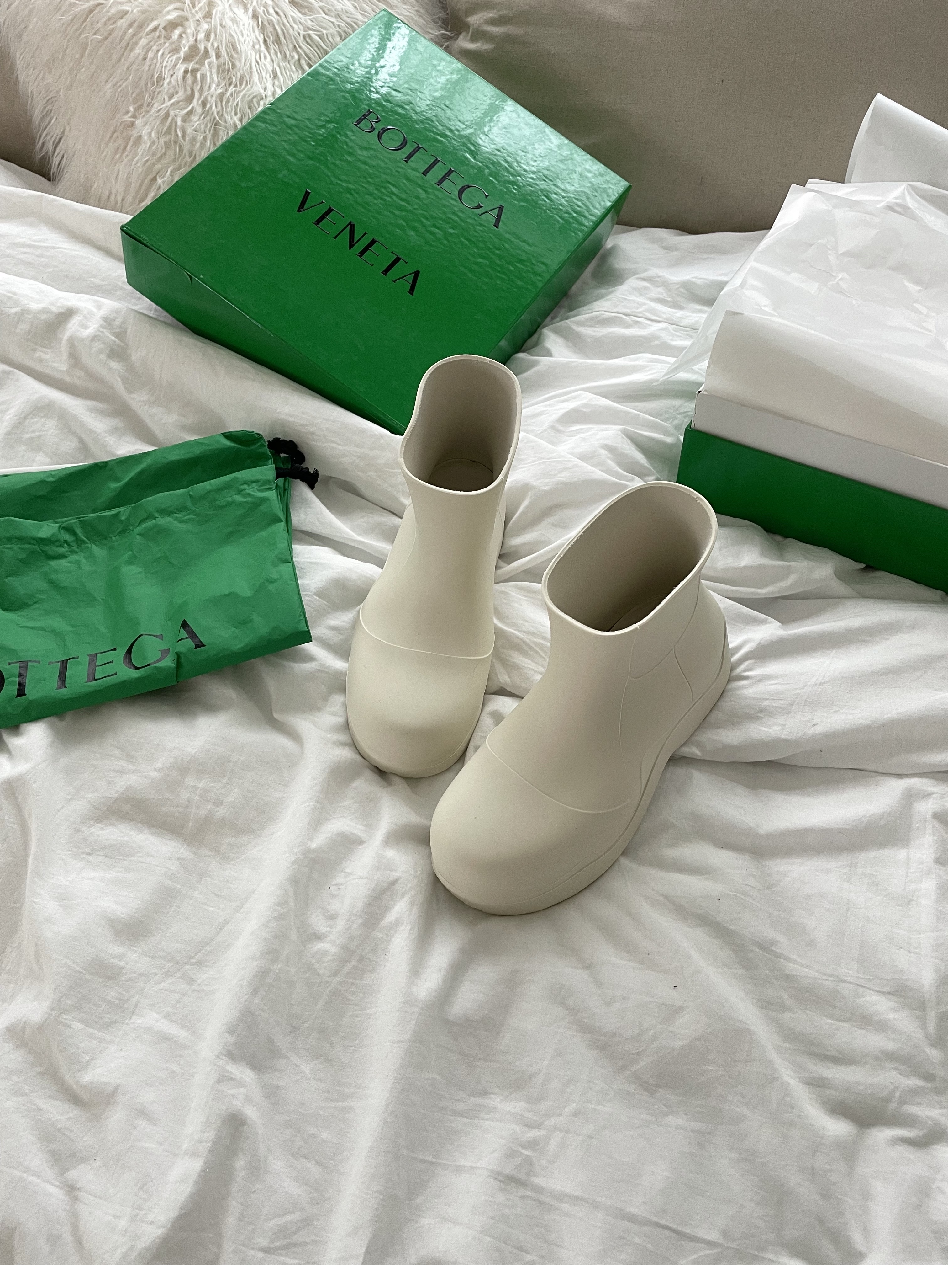 Bottega Veneta Puddle Ankle Boots Sea Salt, (W) Bottega Veneta Puddle Ankle Boots Sea Salt 착용 스타일 - 1