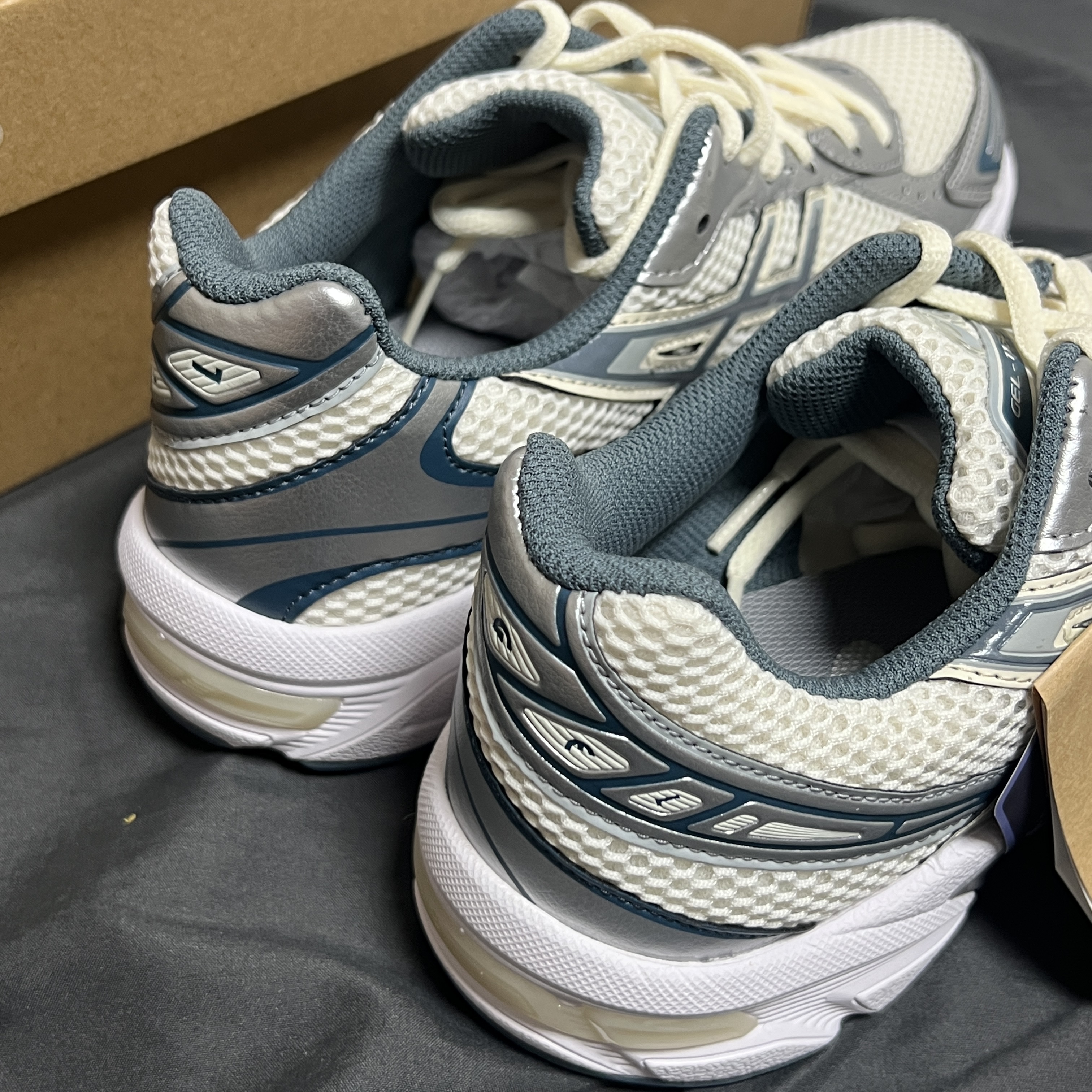 Asics Gel-1130 Cream Ironclad 착용 스타일 - 4