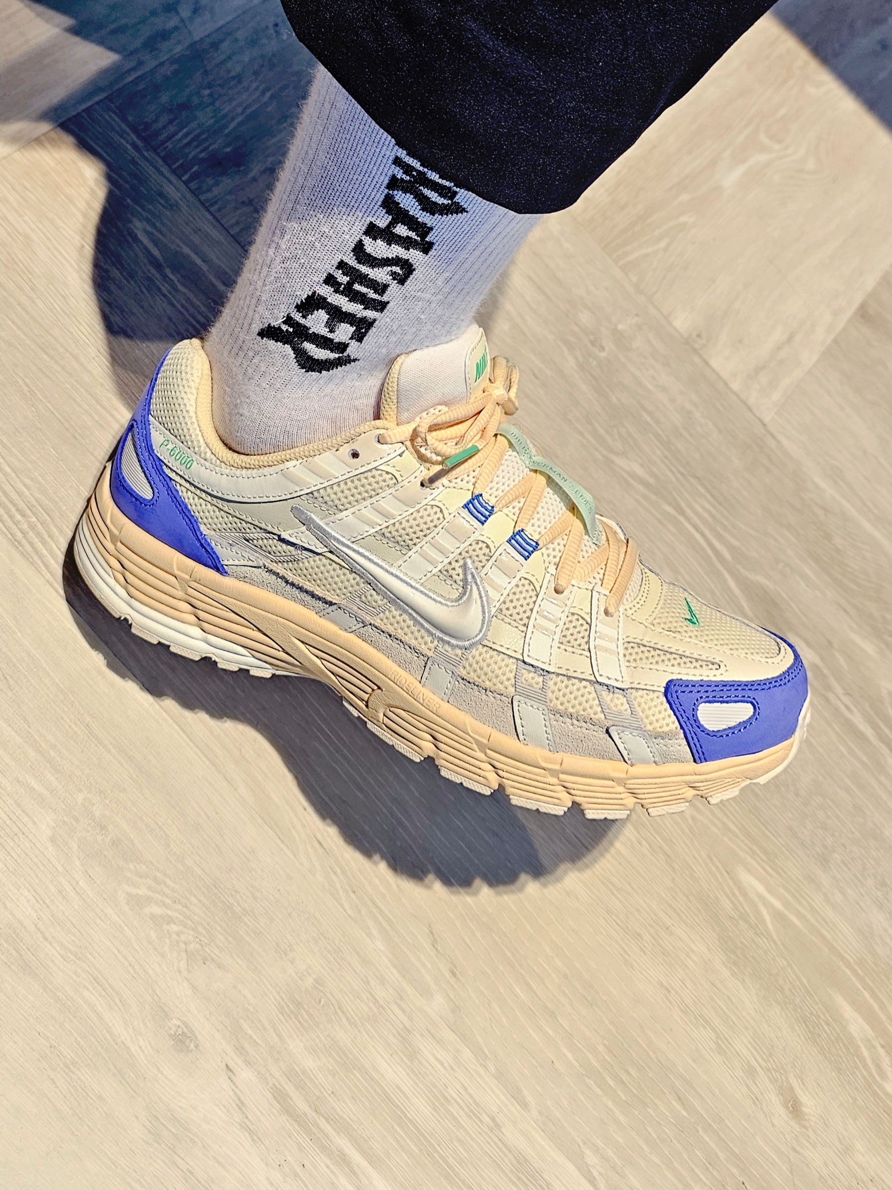 Nike P-6000 Coconut Milk Medium Blue 착용 스타일 - 2