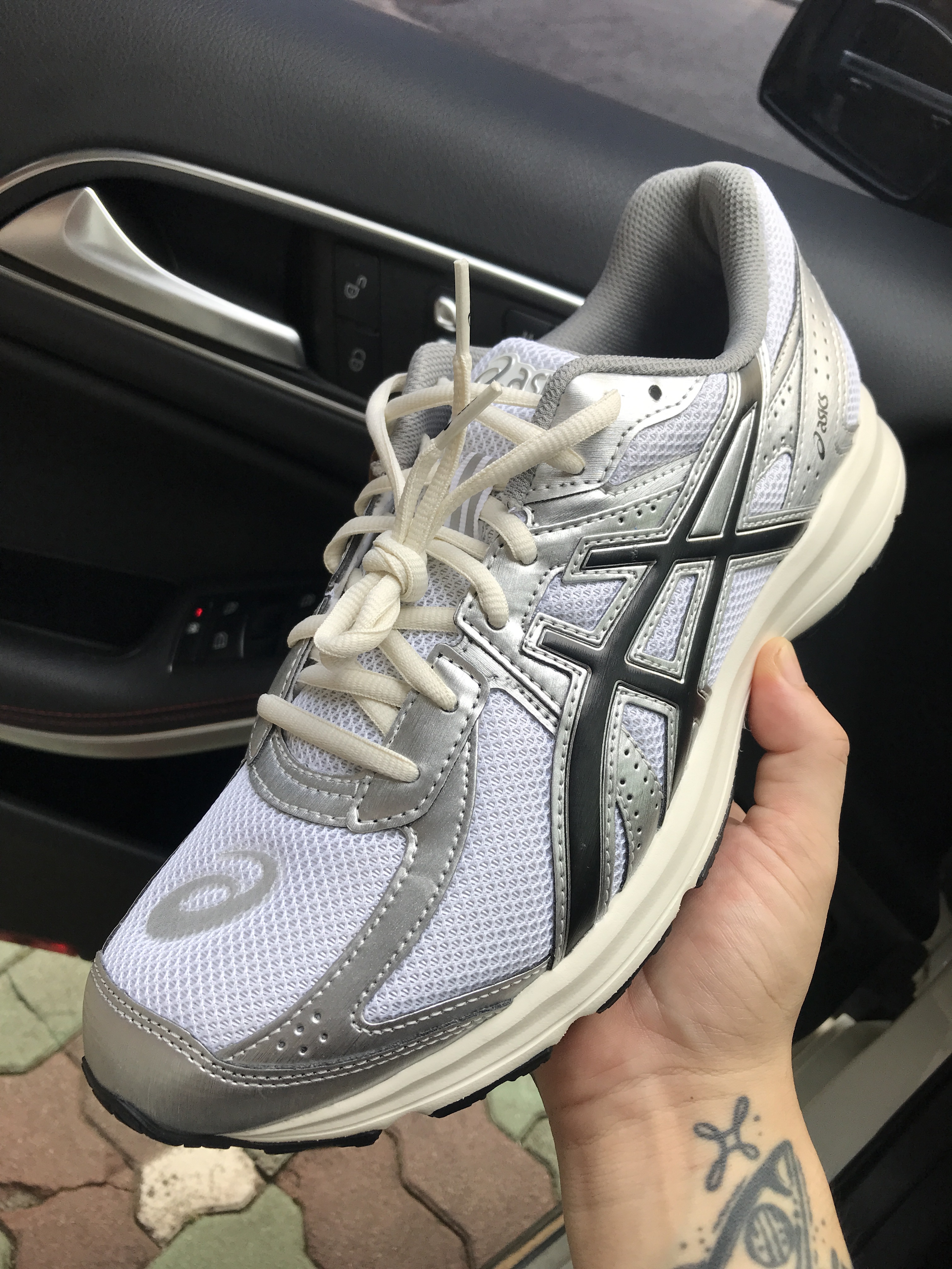 Asics Jog 100 S White Black - 2E Wide 착용 스타일 - 2