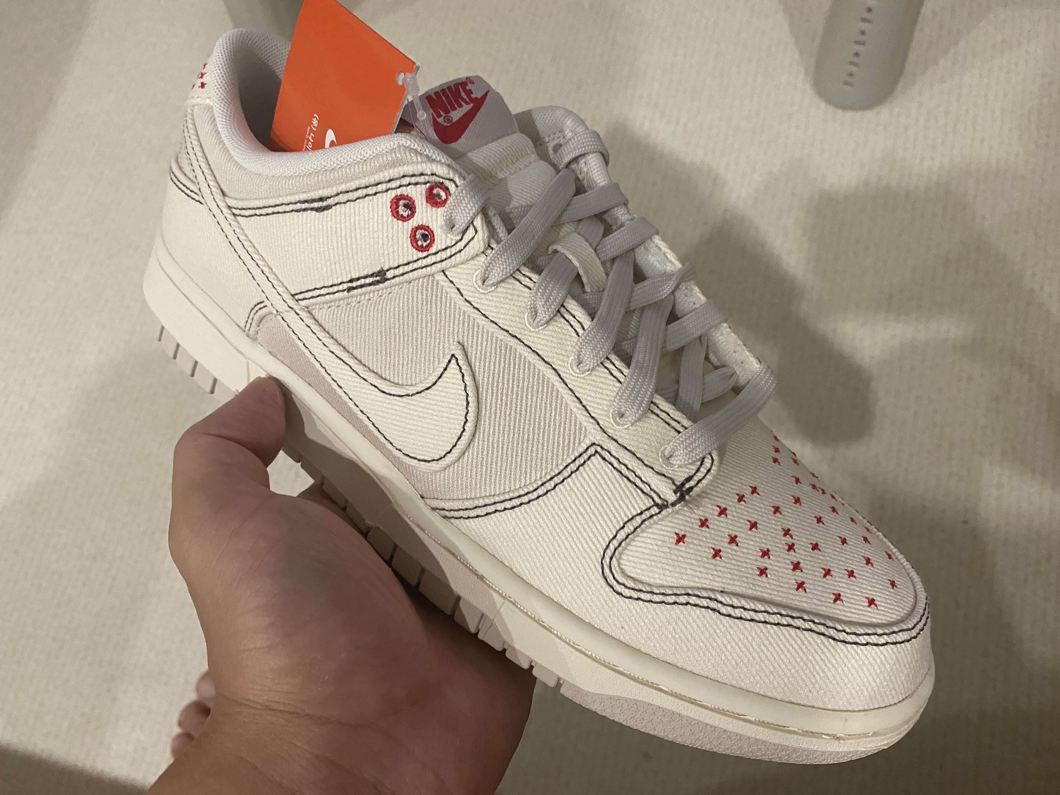Nike Dunk Low Beige Red 착용 스타일