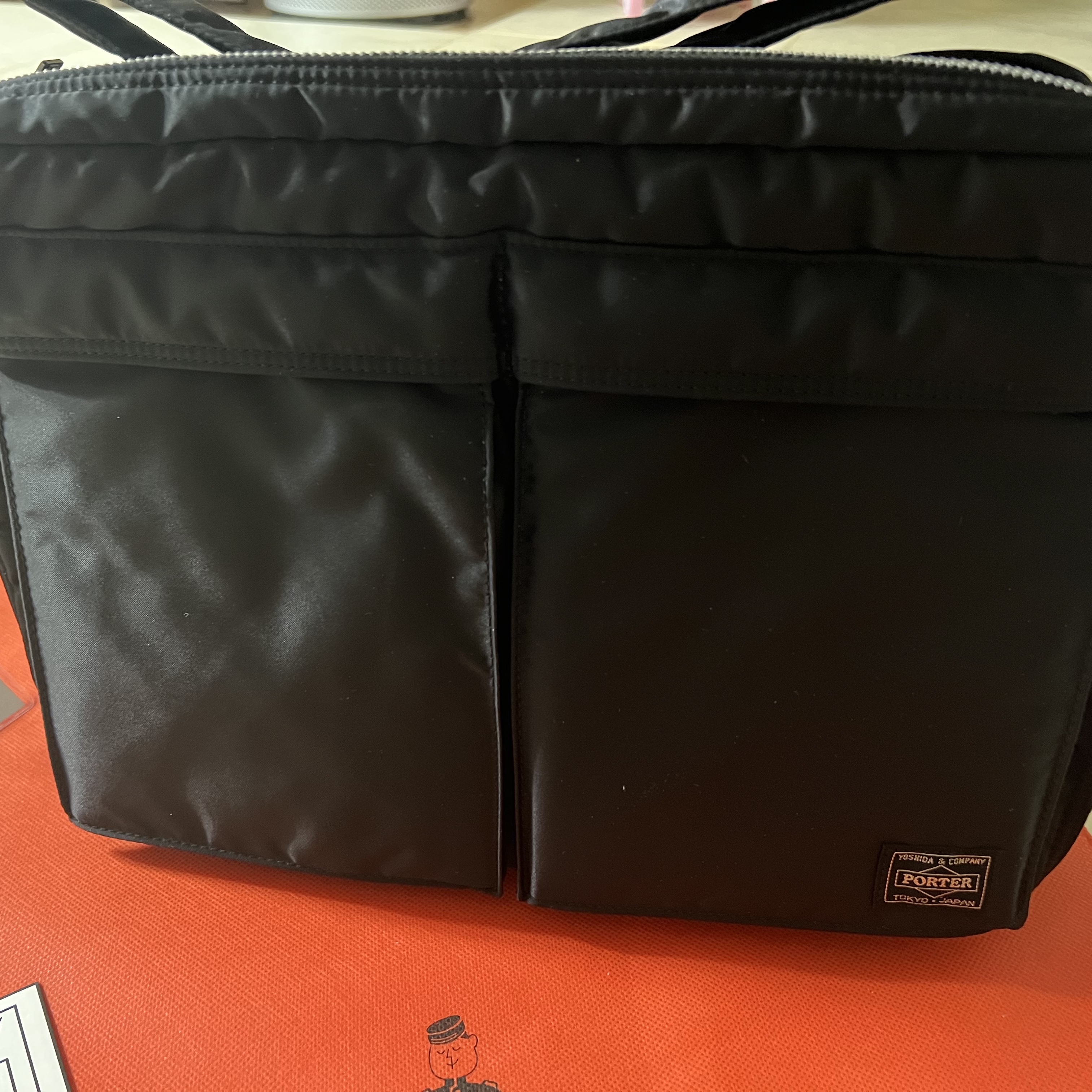 Porter Tanker Shoulder Bag Black 착용 스타일 - 3