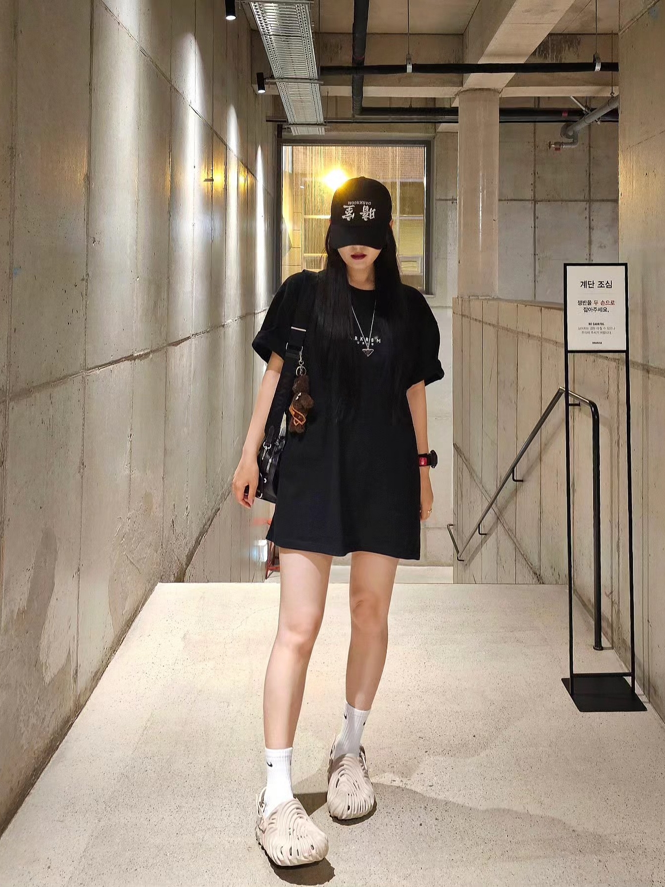 Darkr8m Studio Upside Down Silver Logo Cap, Casio G-Shock x Supreme x The North Face DW-6900 Black 착용 스타일 - 2