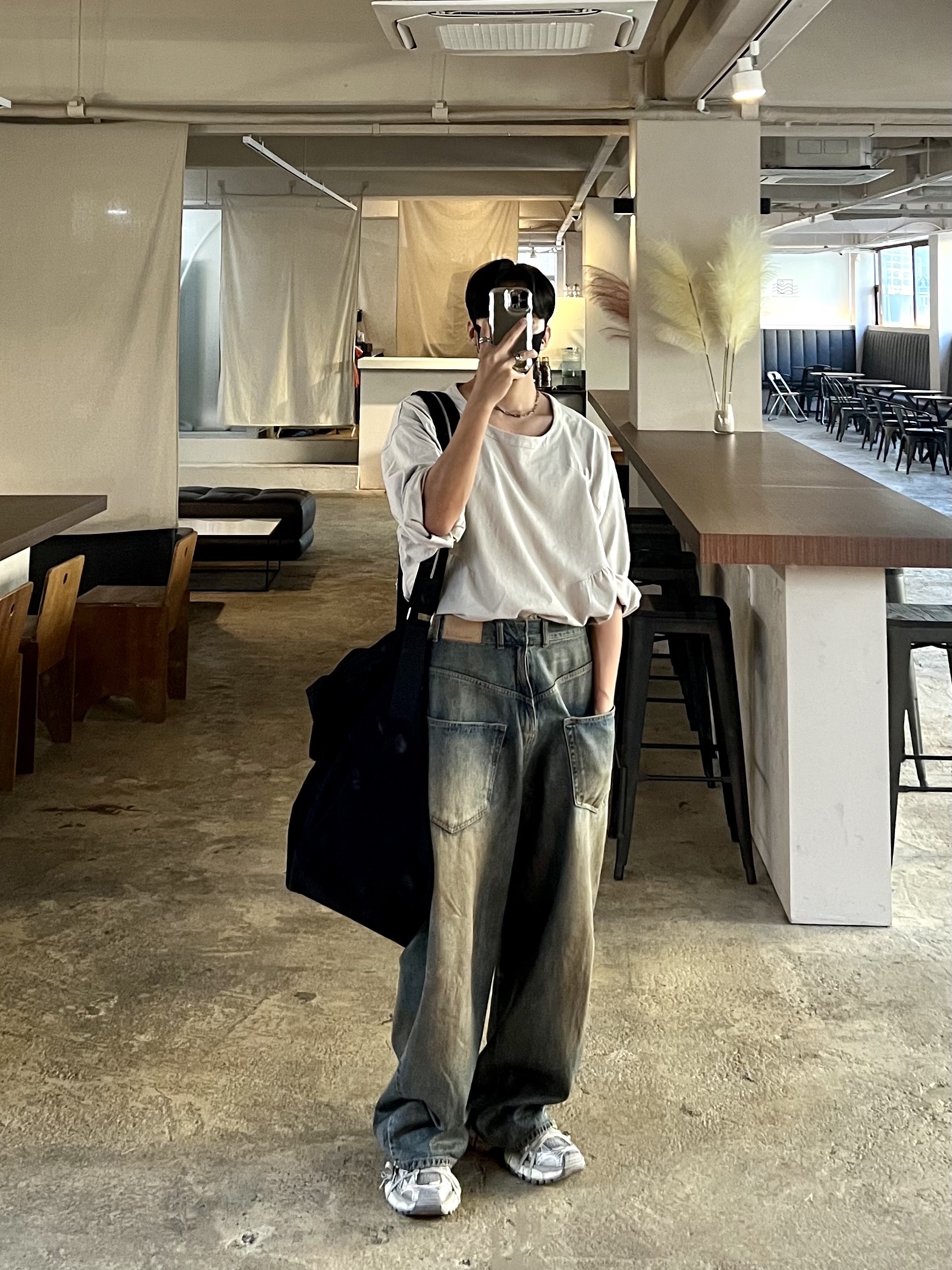 Balenciaga 3XL Sneakers Light Beige, Project G/R Coated Backward Denim Pants Blue 착용 스타일
