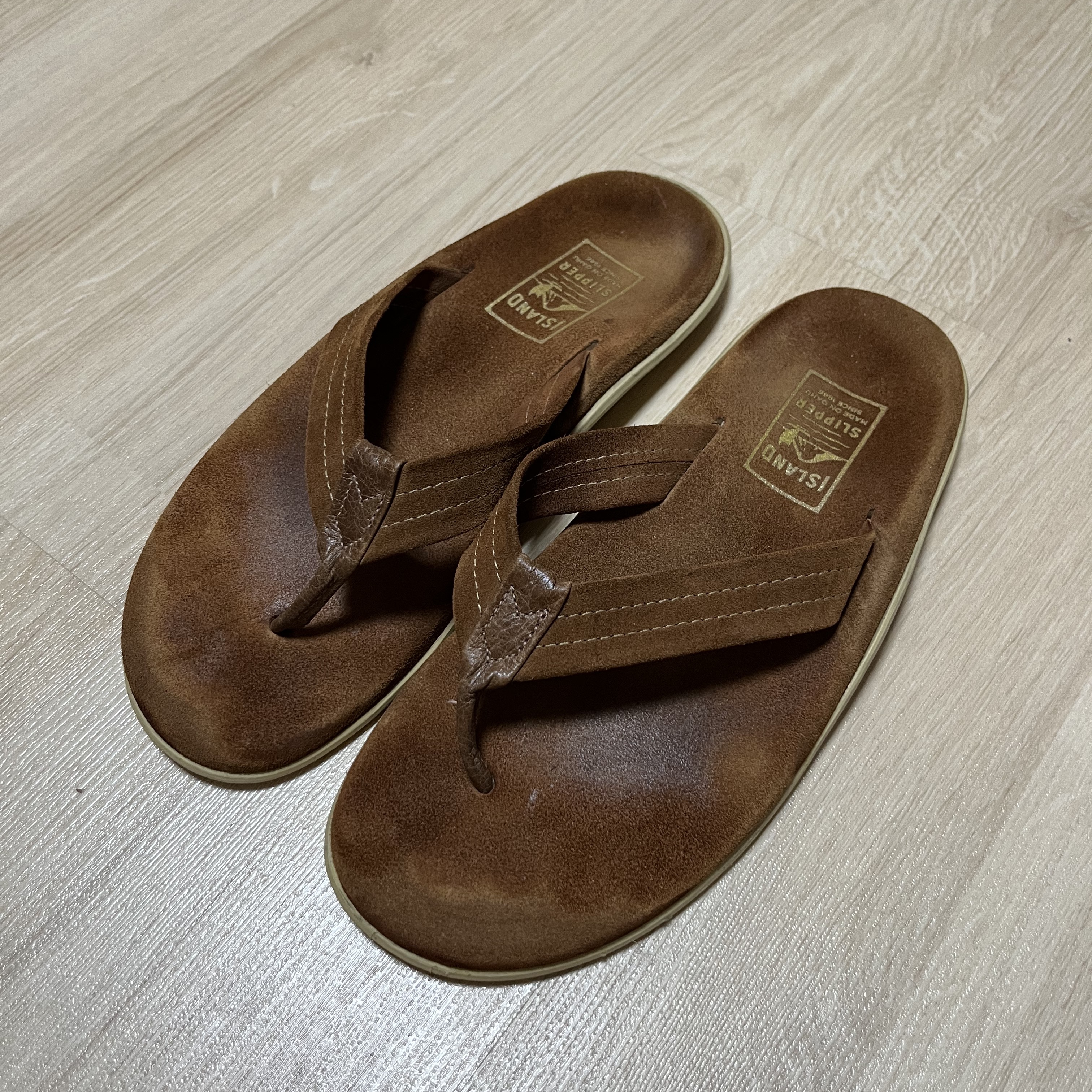 Island Slipper Classic Suede Peanuts Suede 착용 스타일