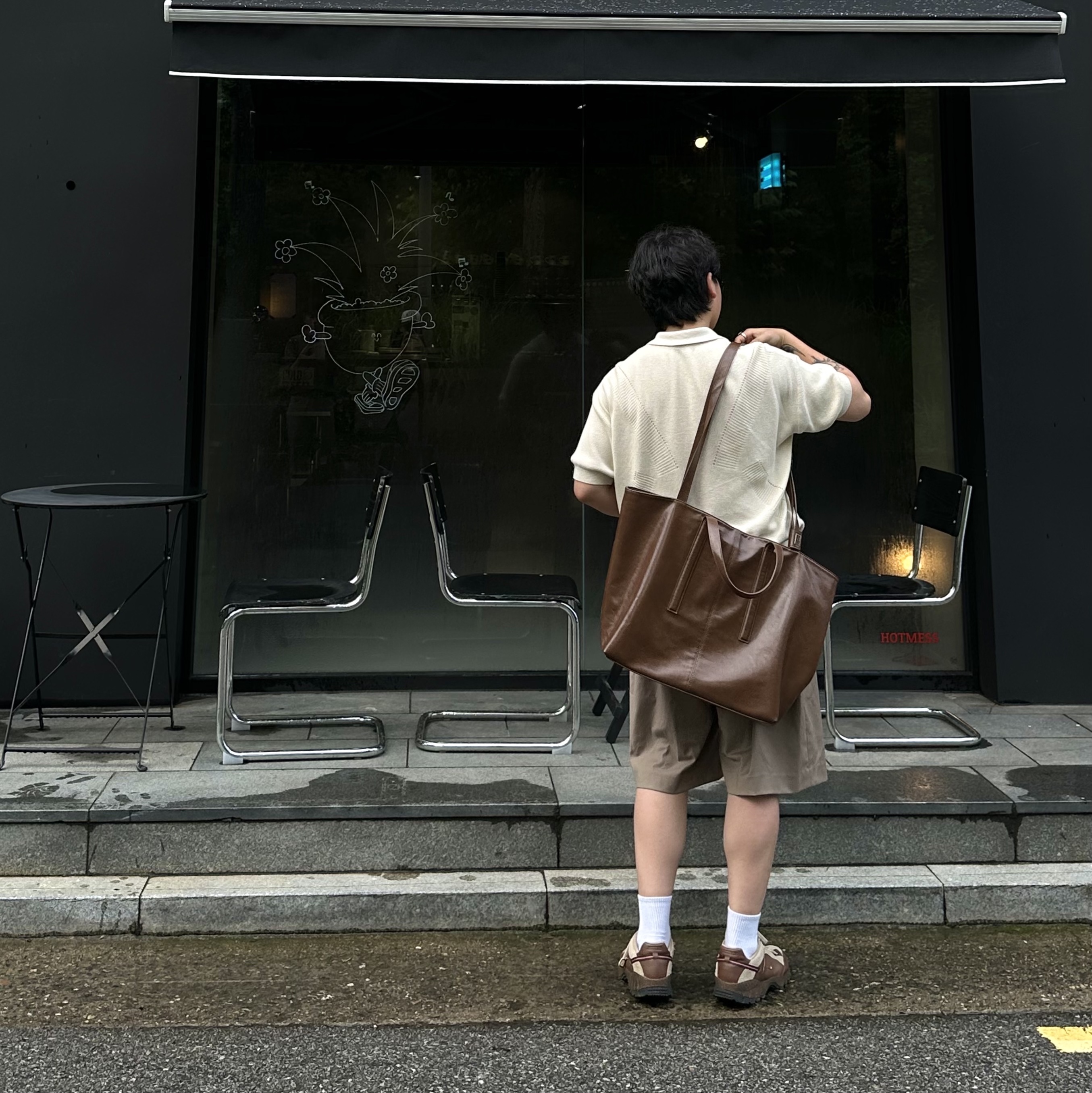 Nike x Jacquemus Air Humara LX Ale Brown and Gold 착용 스타일 - 3