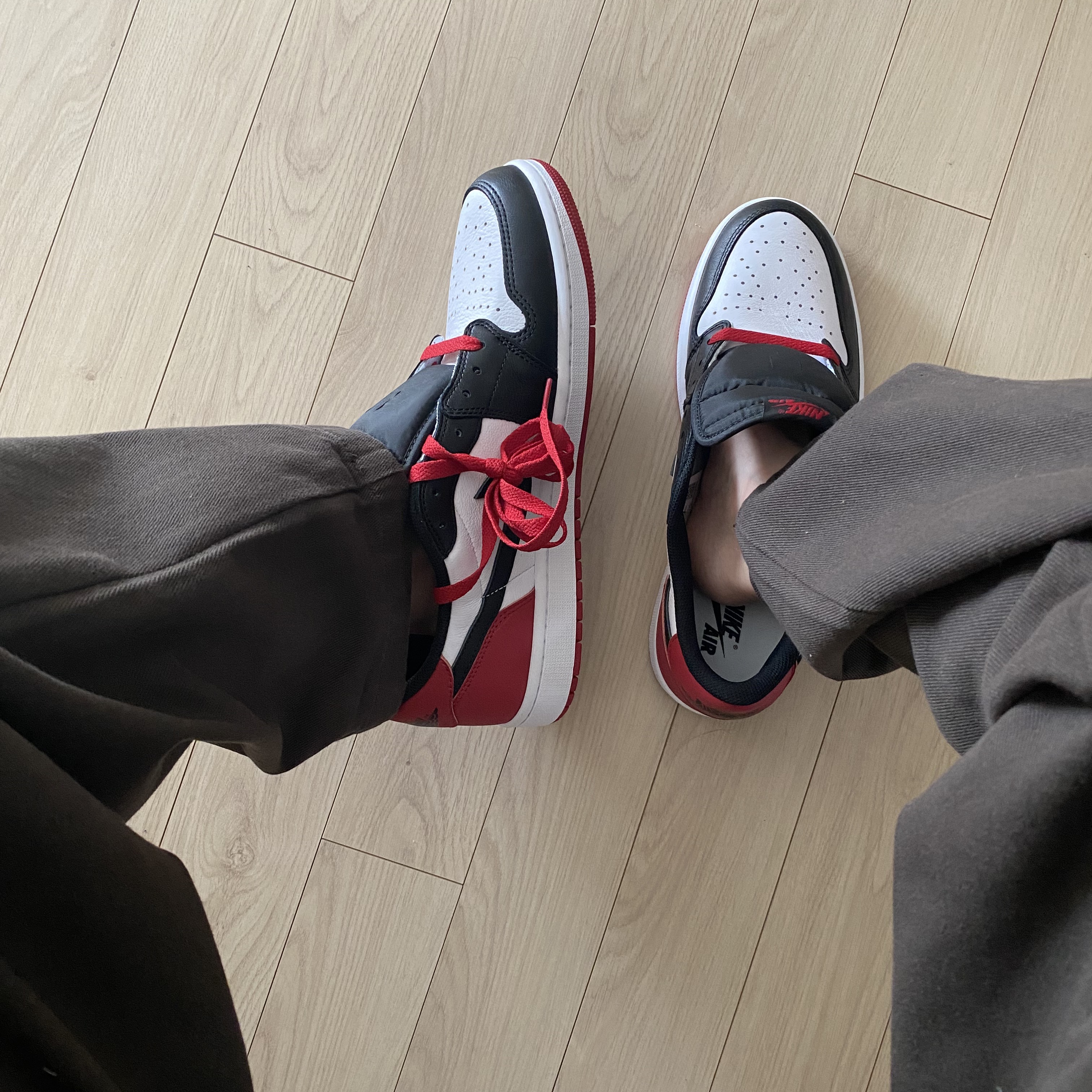 Jordan 1 Retro Low OG Black Toe 착용 스타일 - 1
