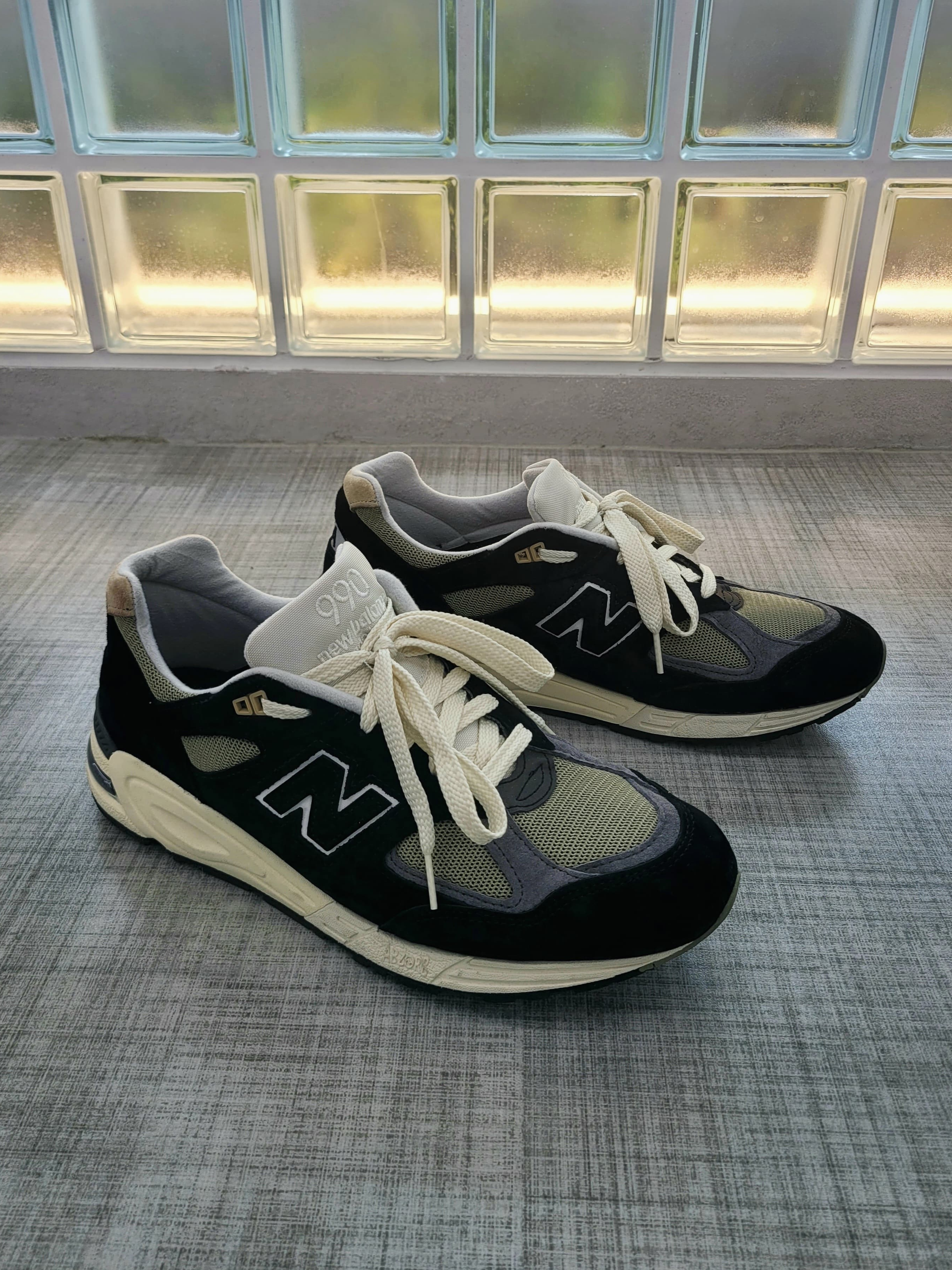 New Balance 990v2 Made in USA Black True camo 착용 스타일