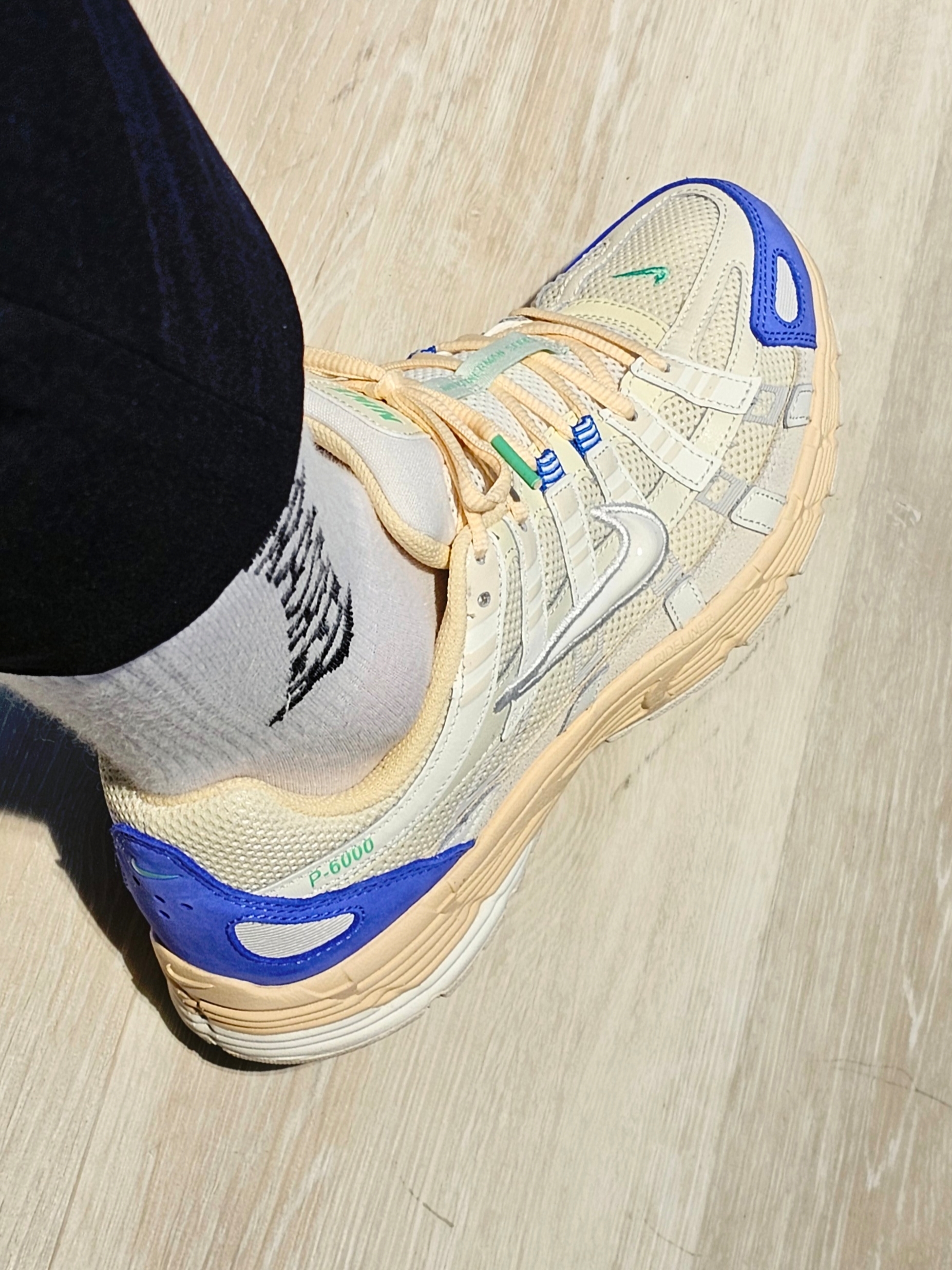 Nike P-6000 Coconut Milk Medium Blue 착용 스타일 - 4
