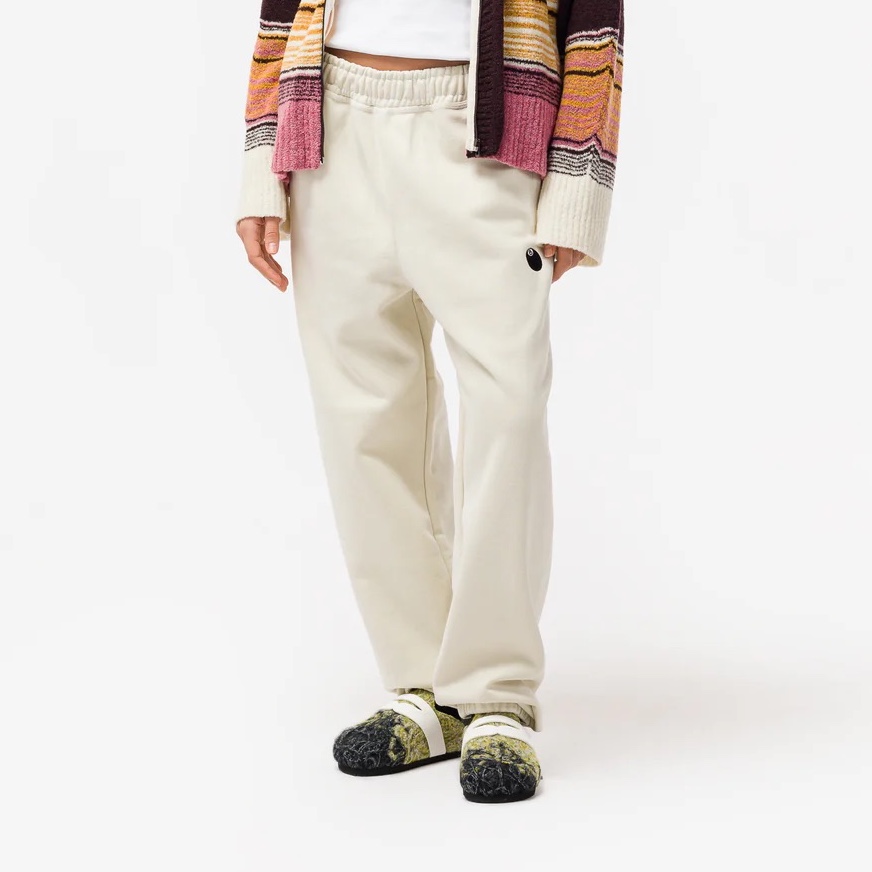 Stussy 8 Ball Embroidered Pants putty 착용 스타일