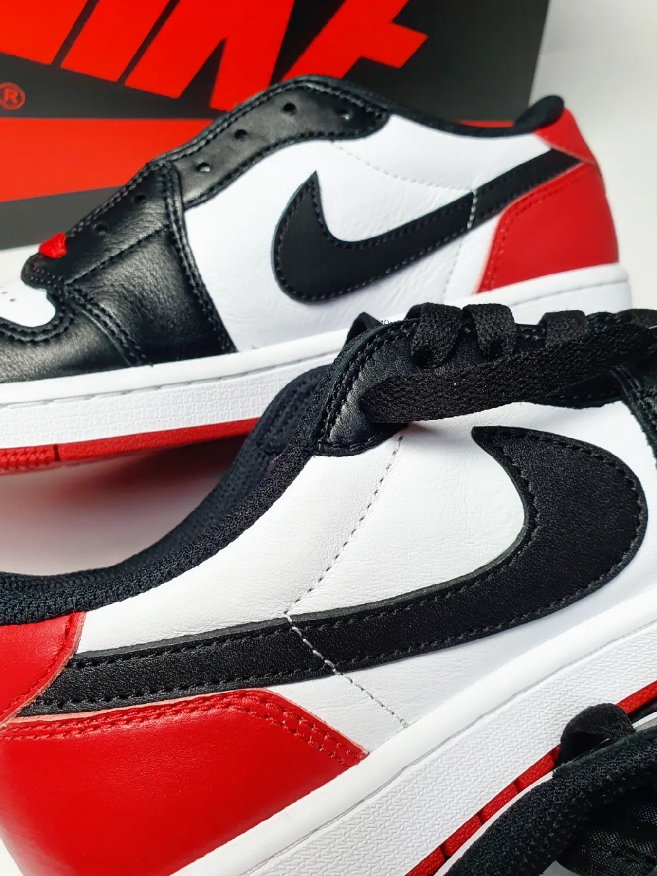 Jordan 1 Retro Low OG Black Toe 착용 스타일 - 4