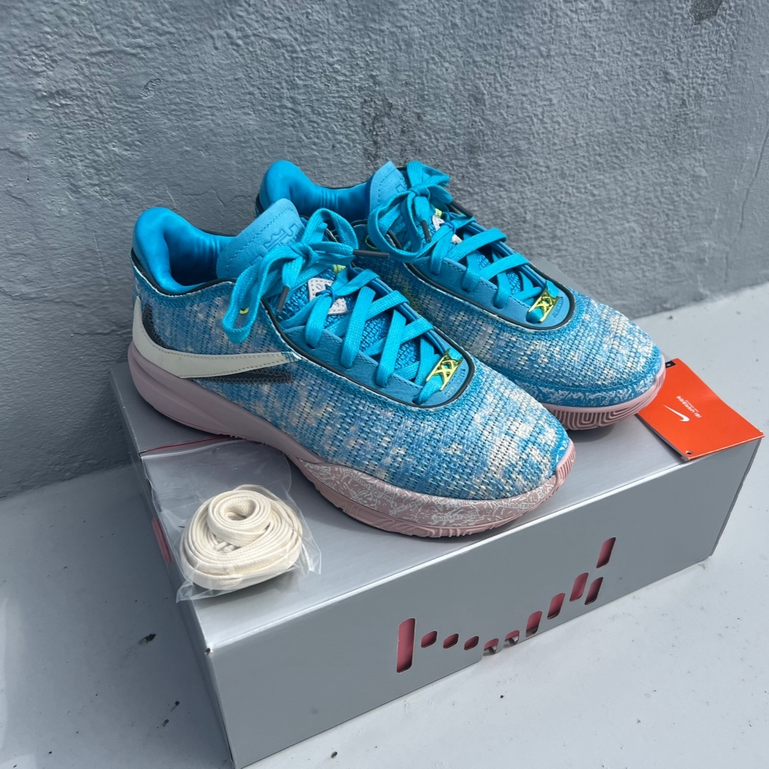 Nike LeBron XX ASW EP Blue Lightning Coconut Milk 착용 스타일