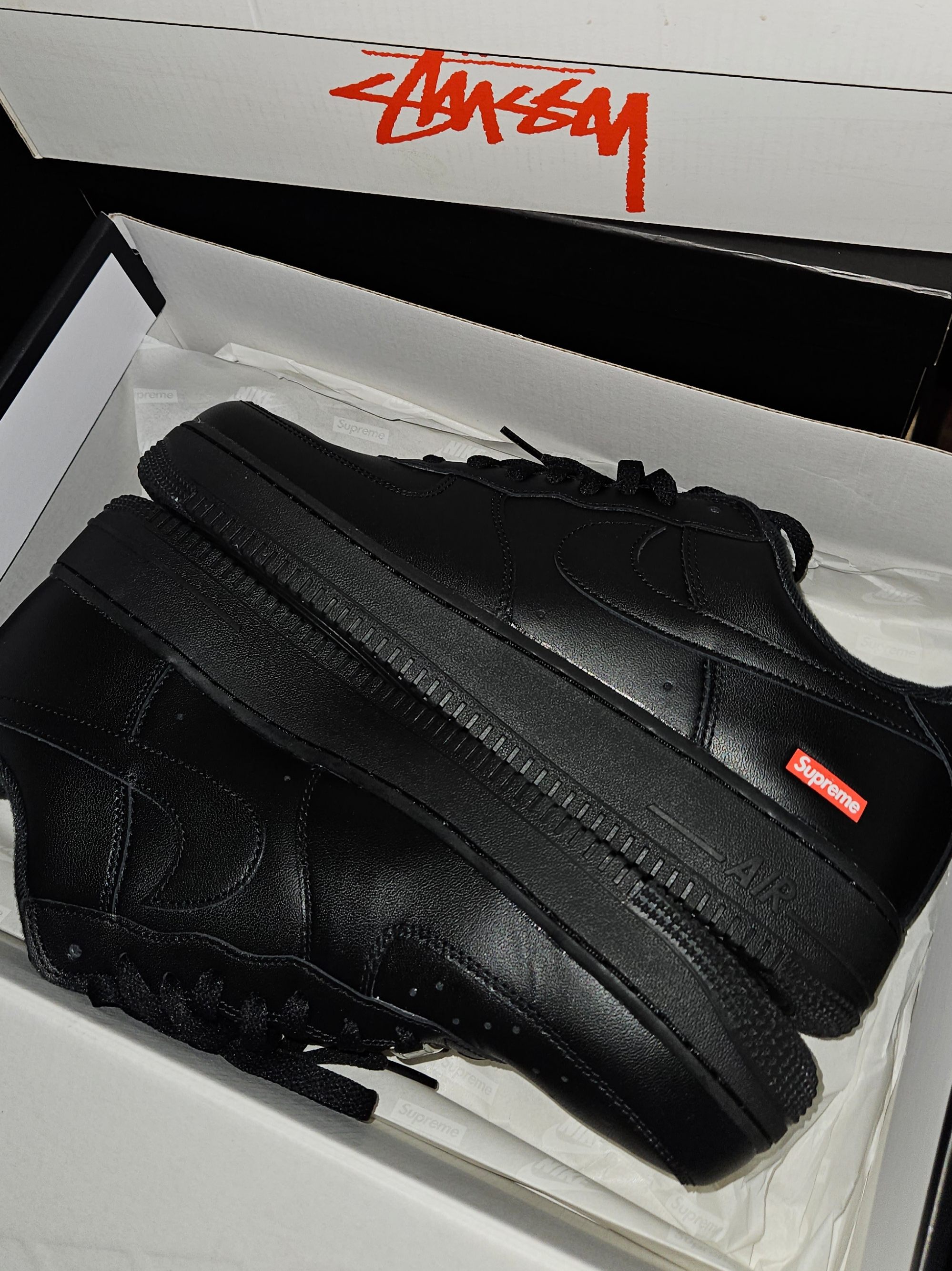 Nike x Supreme Air Force 1 Low Black 착용 스타일