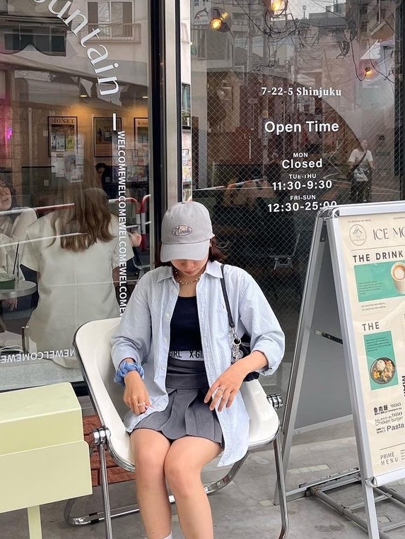 Nieeh Signature Round Logo Cap Brown, Nieeh Signature Round Logo Cap Gray 착용 스타일