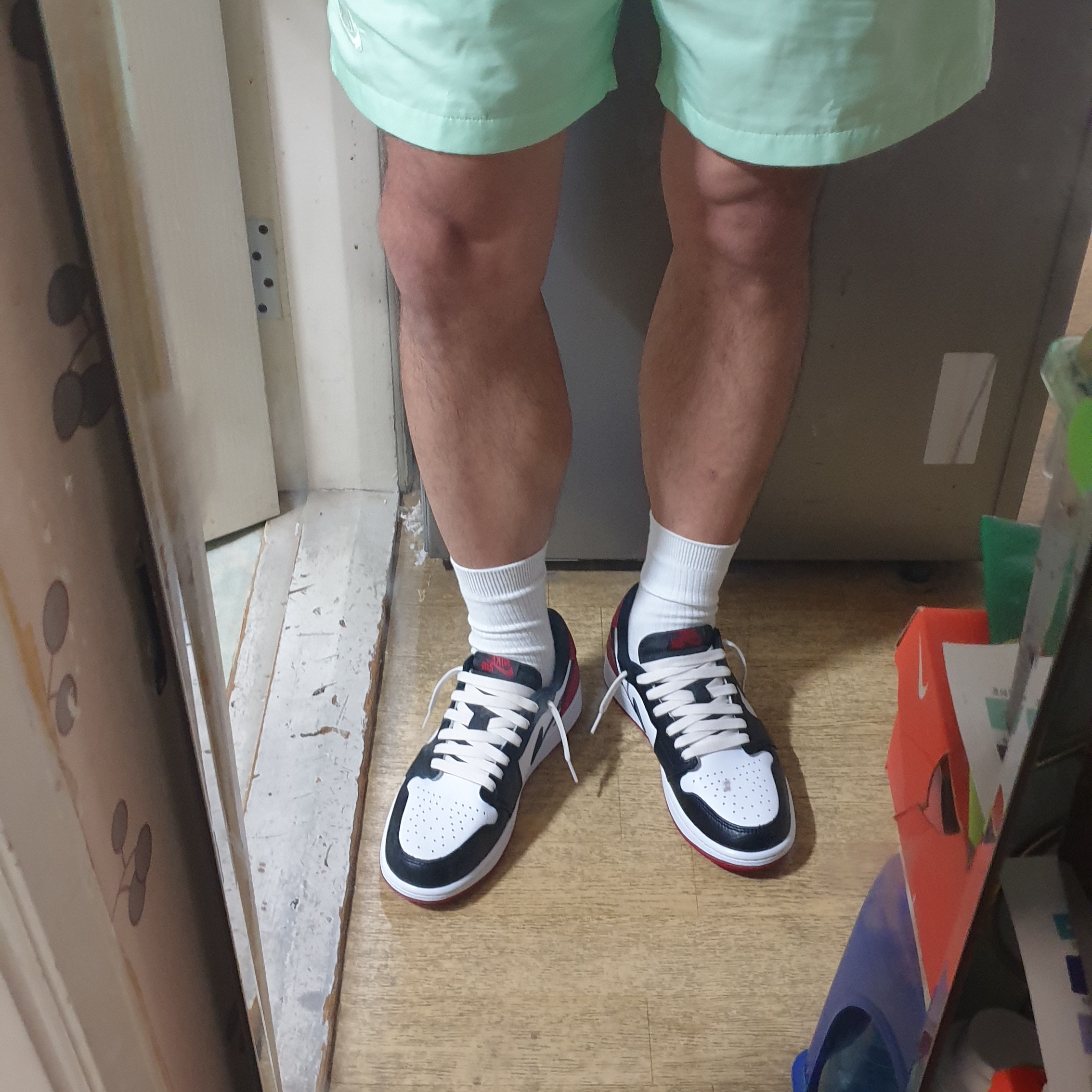 Jordan 1 Retro Low OG Black Toe 착용 스타일 - 4