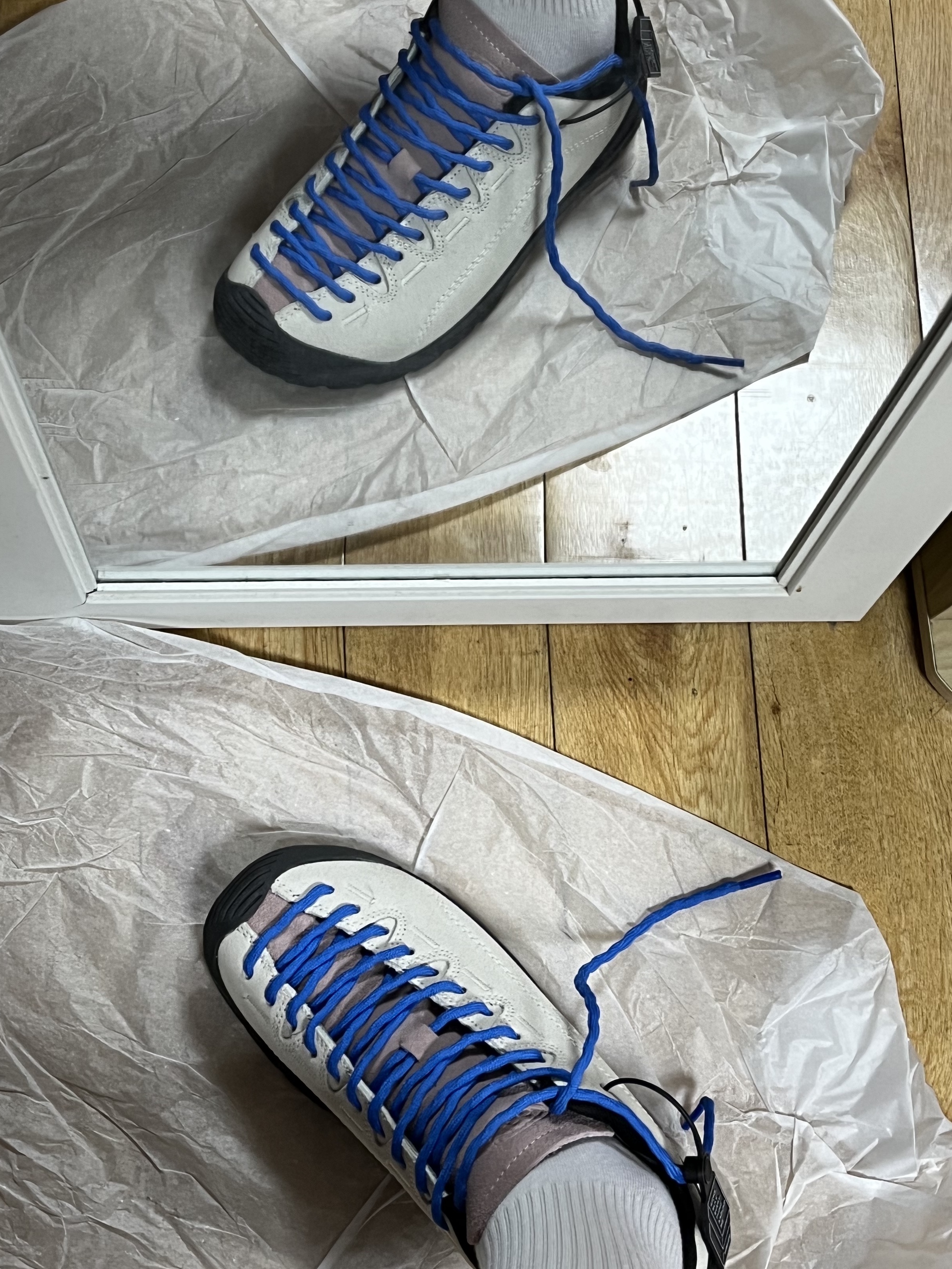 (W) Keen Jasper Suede Sneakers Birch Fawn, Keen Jasper Suede Sneakers Camel 착용 스타일 - 2
