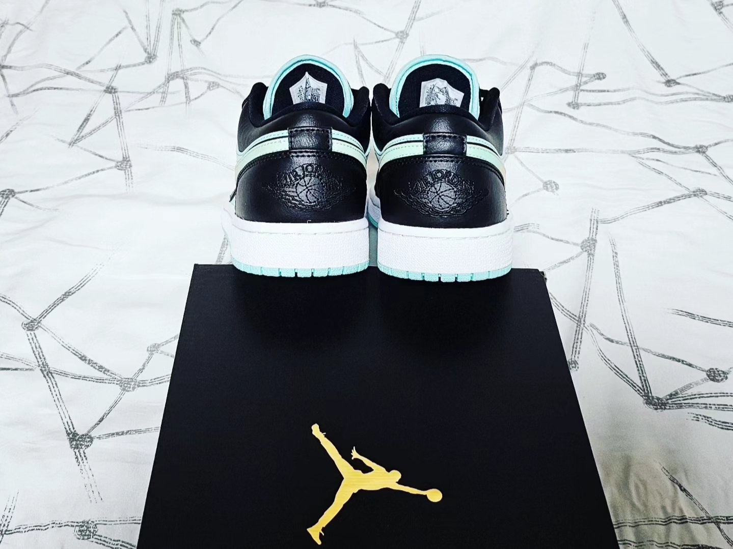 Jordan 1 Low SE Tropical Twist 착용 스타일 - 5