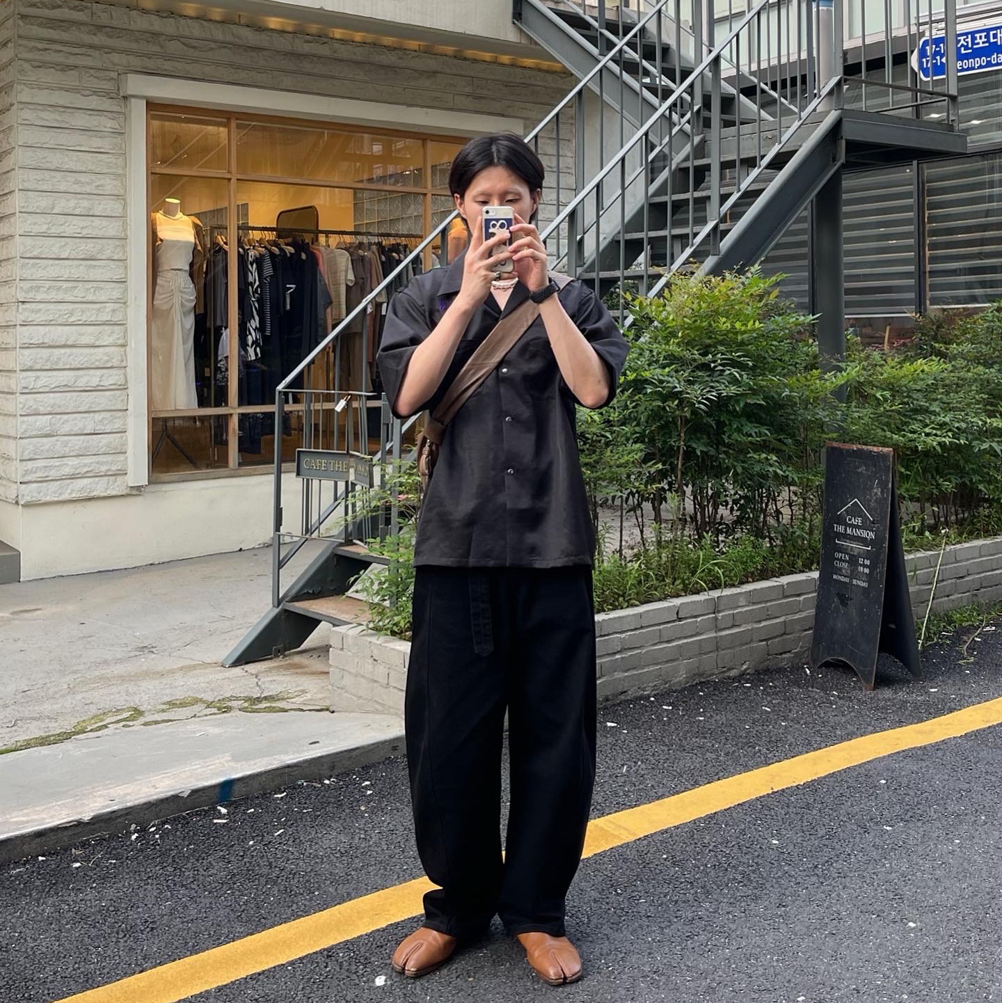 Needles S/S Cowboy One-Up Poly Slub Sateen Shirt Black, Lemaire Large Croissant Bag Soft Nappa Leather Dark Olive 착용 스타일 - 2