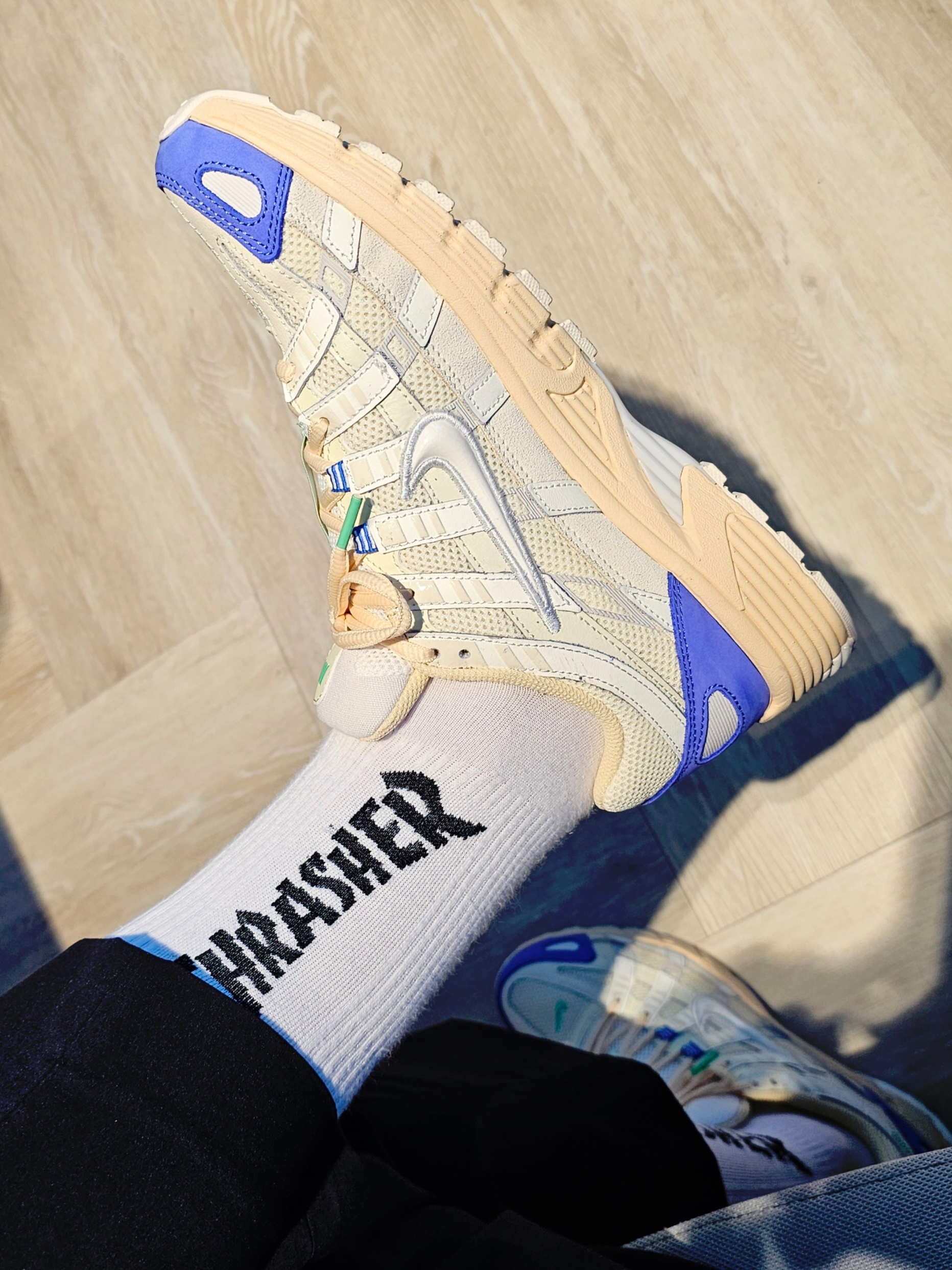 Nike P-6000 Coconut Milk Medium Blue 착용 스타일 - 3