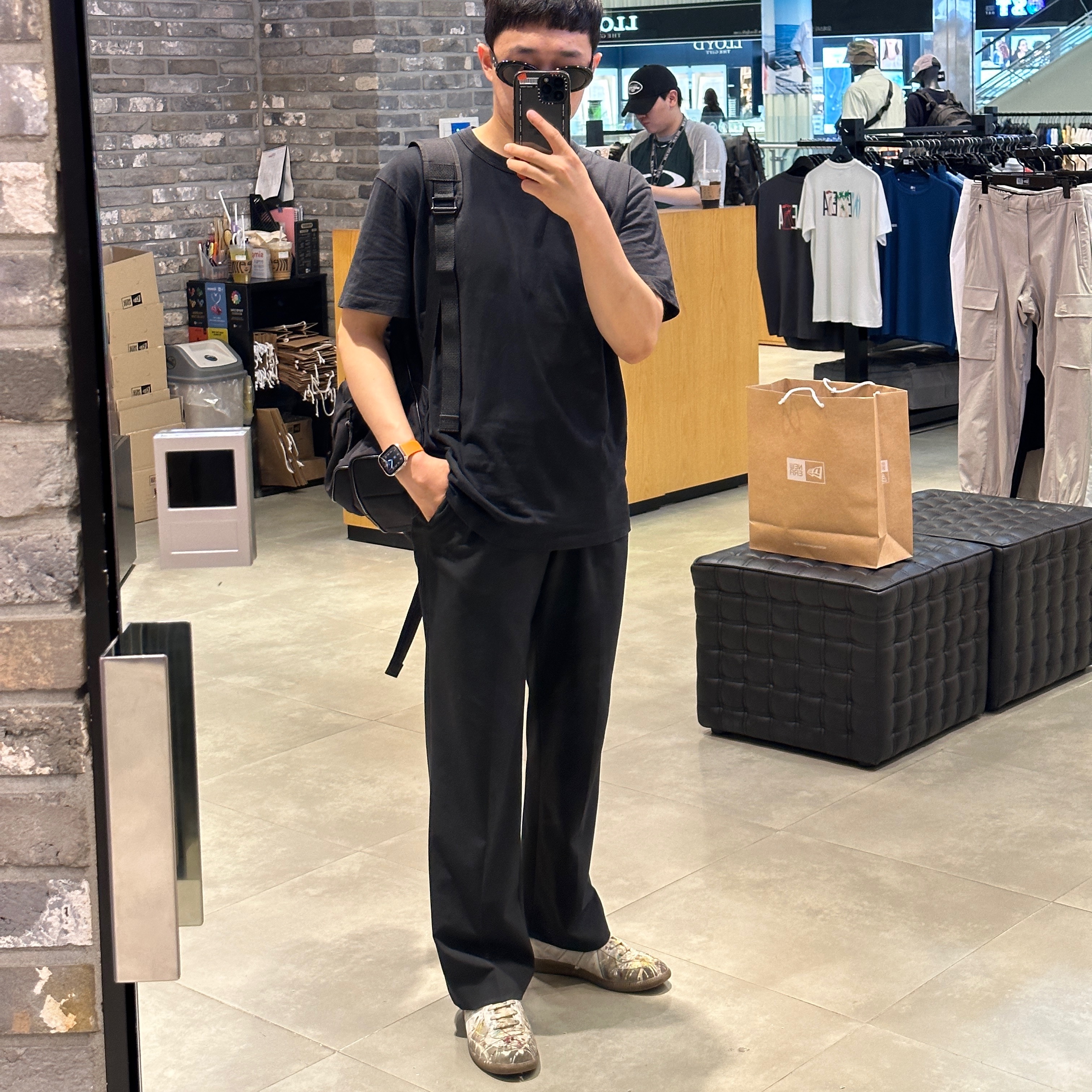 Gentle Monster x Maison Margiela MM005 Black Black, Apple Watch Hermes Series 8 45mm Silver Stainless Steel Case with Single Tour Gold (Korean Ver.) 착용 스타일 - 2