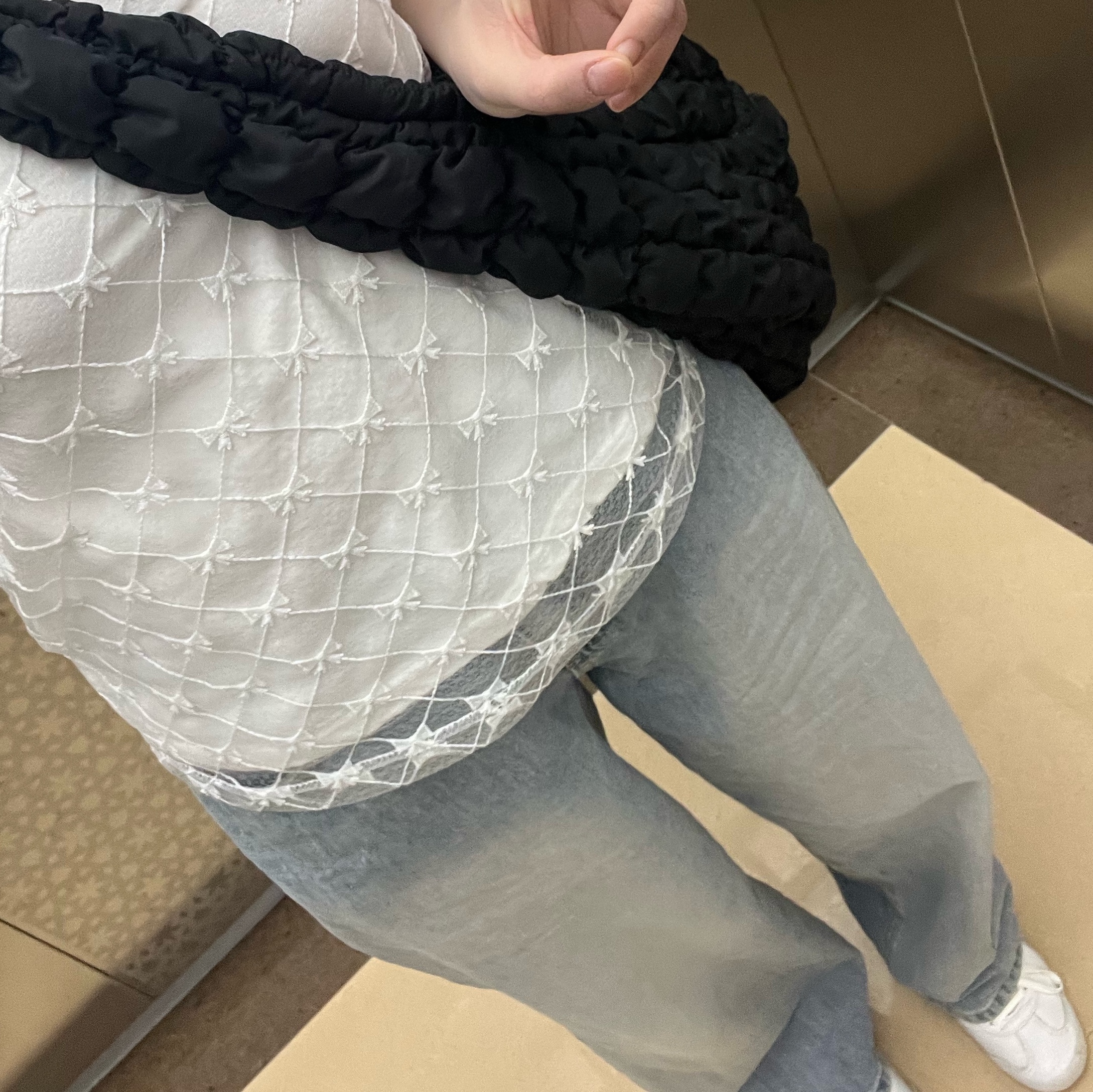 COS Quilted Oversized Shoulder Bag Black, Onitsuka Tiger Mexico 66 White Silver 착용 스타일
