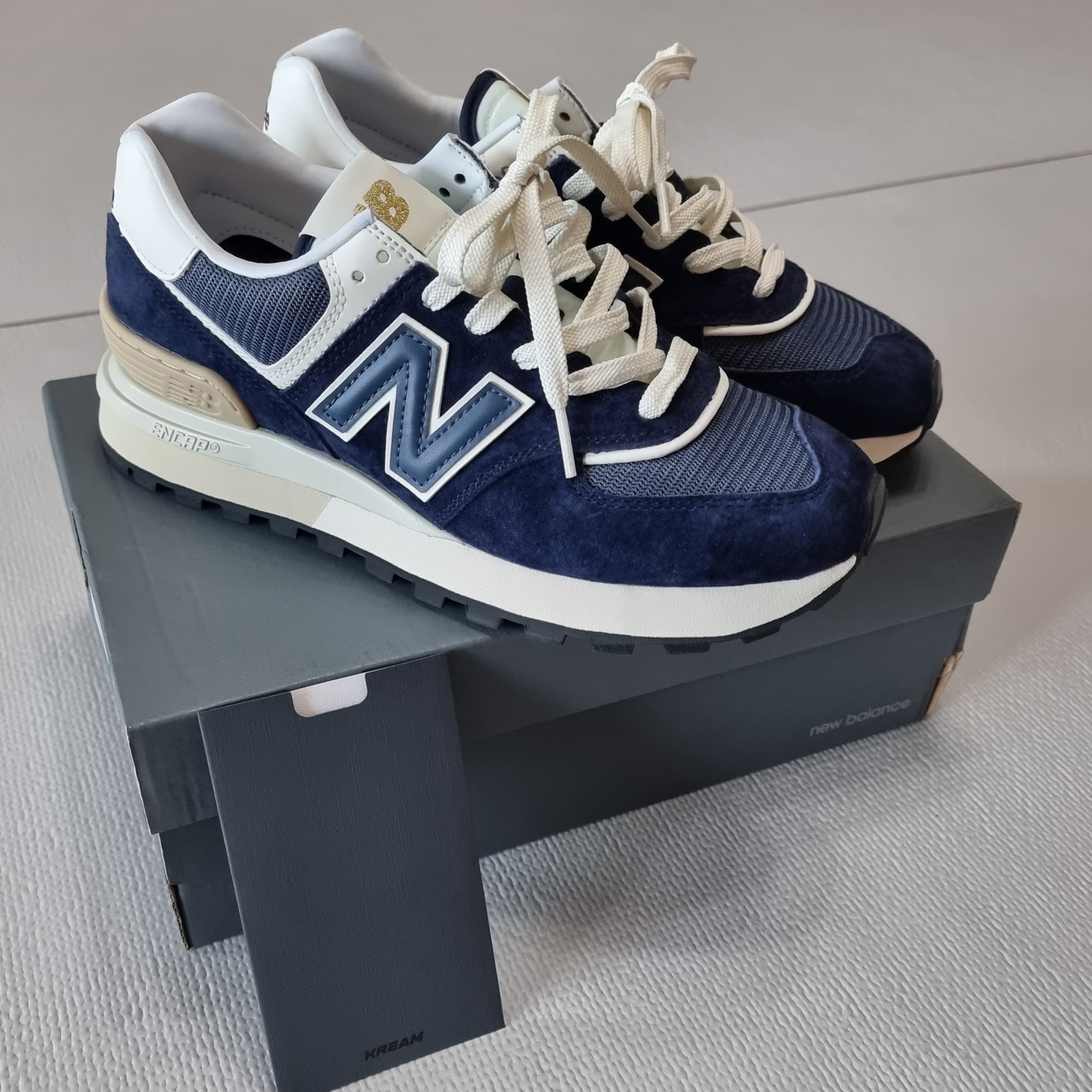 New Balance 574 Legacy Navy 착용 스타일