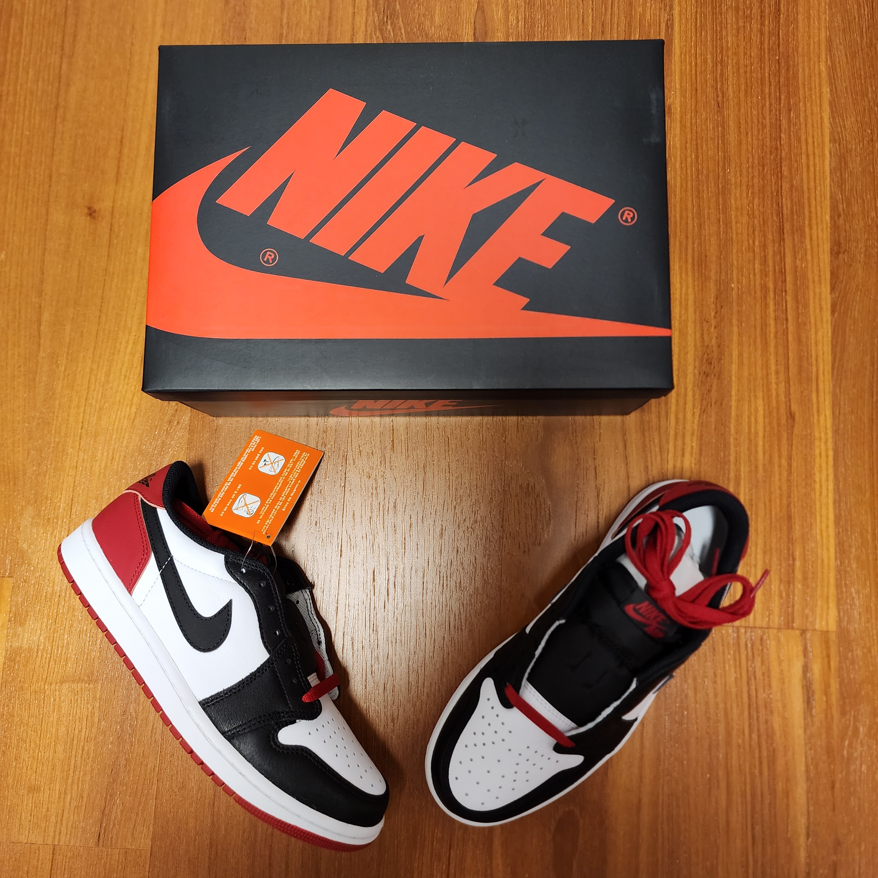 Jordan 1 Retro Low OG Black Toe 착용 스타일 - 2