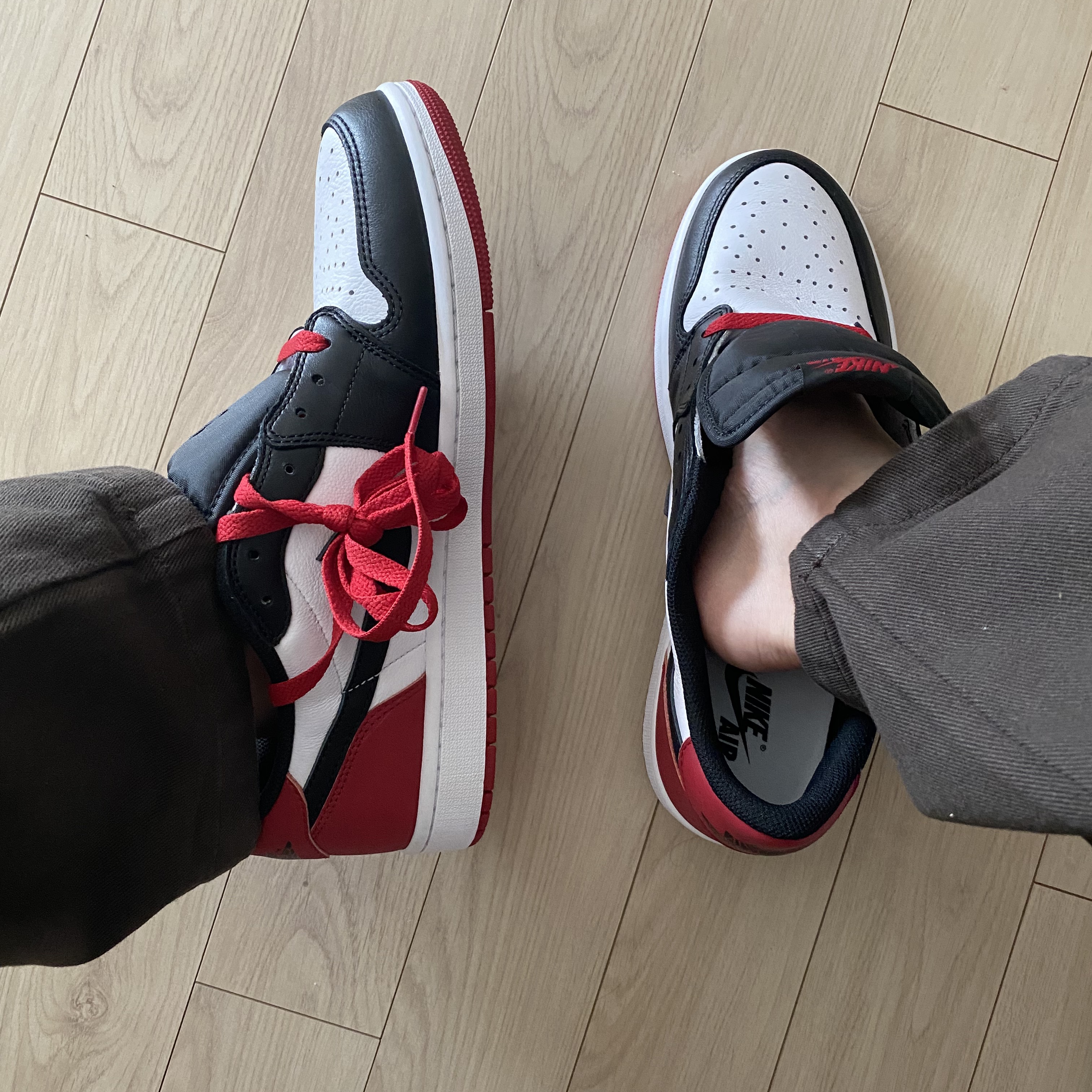 Jordan 1 Retro Low OG Black Toe 착용 스타일 - 2