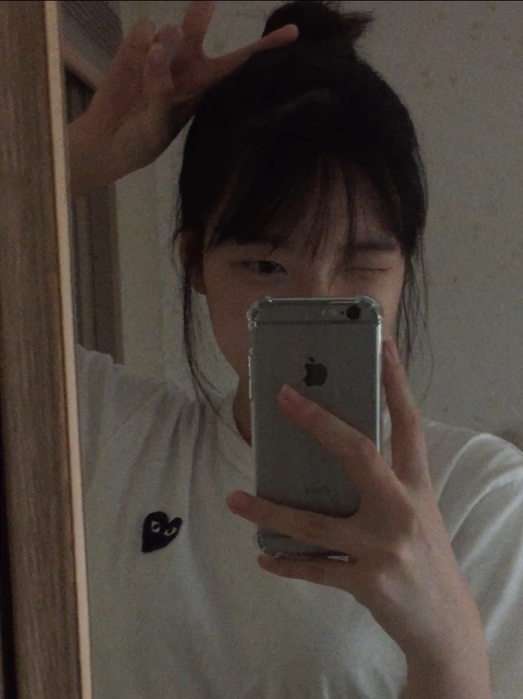 Play Comme des Garcons Black Heart T-Shirt White 착용 스타일