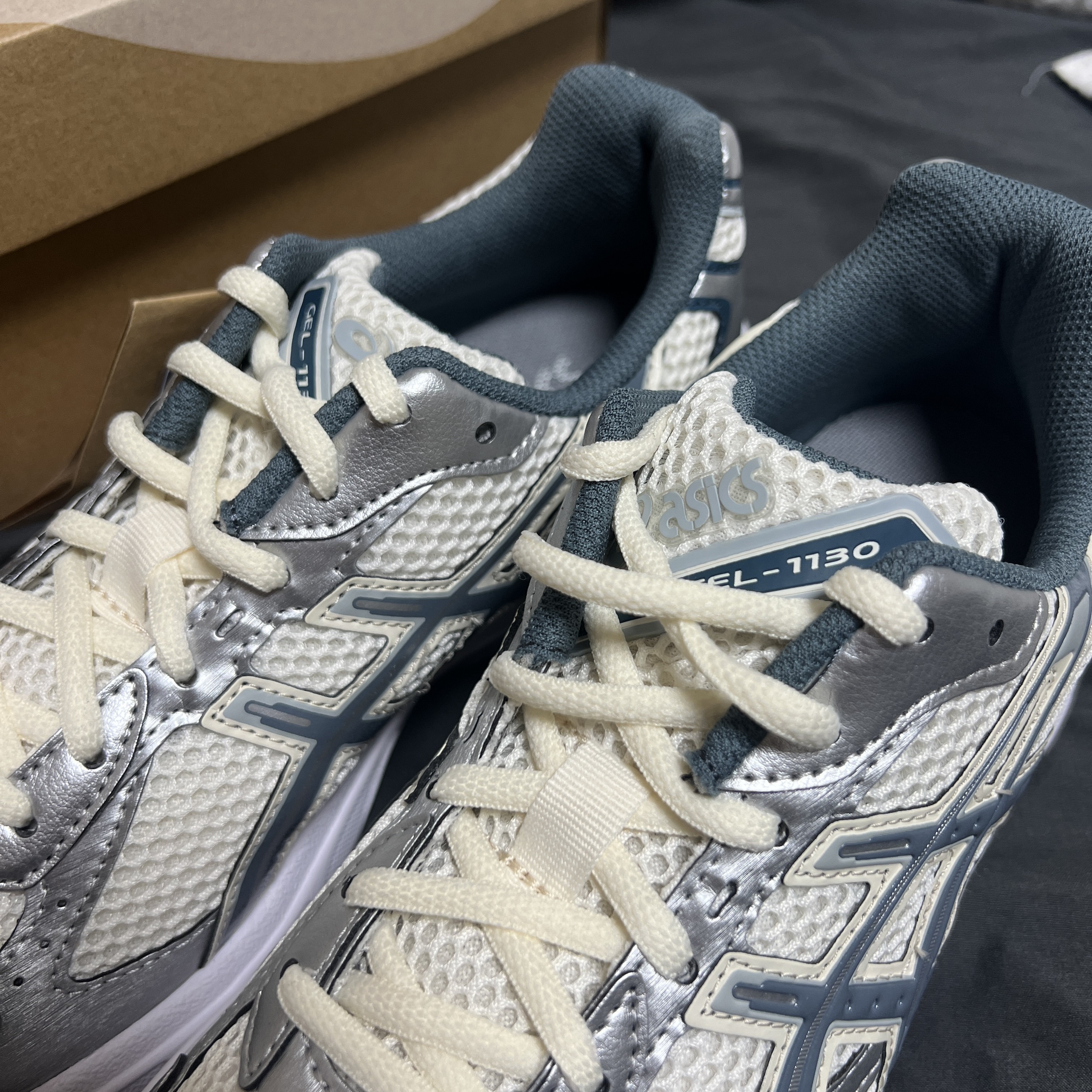 Asics Gel-1130 Cream Ironclad 착용 스타일 - 3