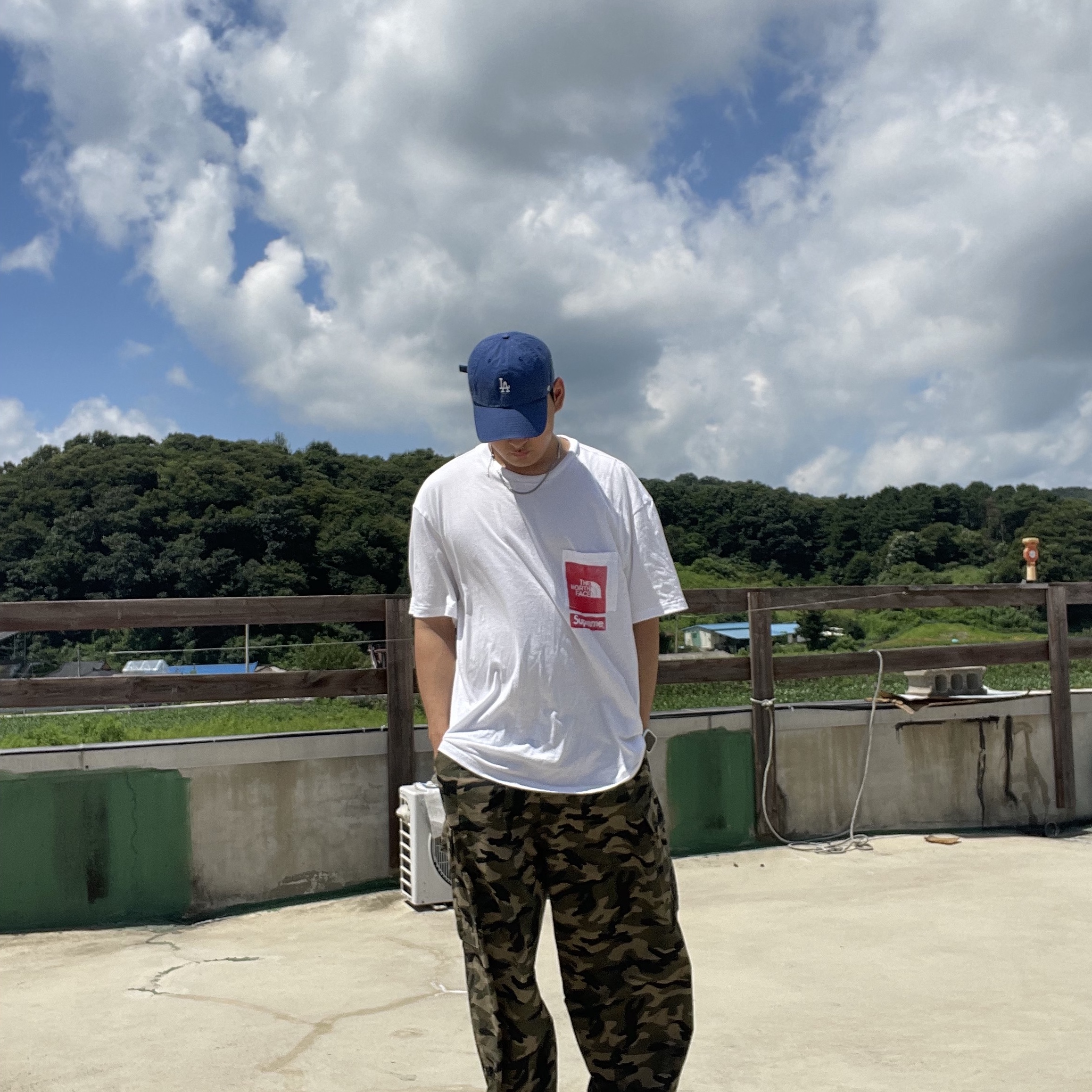 Supreme x The North Face Printed Pocket T-Shirt White - 23SS 착용 스타일 - 2