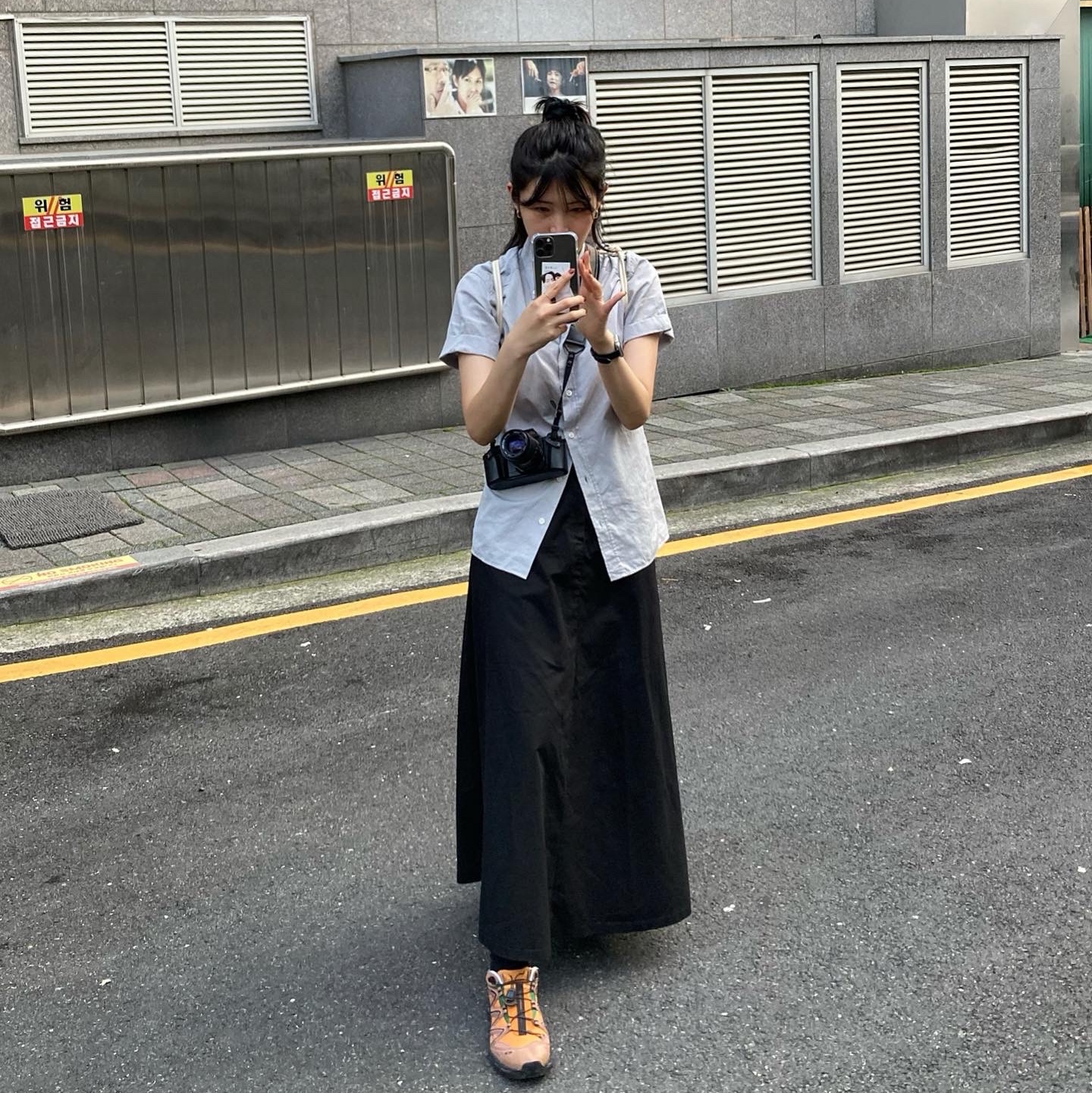Needles S/S Cowboy One-Up Poly Slub Sateen Shirt Black, Lemaire Large Croissant Bag Soft Nappa Leather Dark Olive 착용 스타일 - 3
