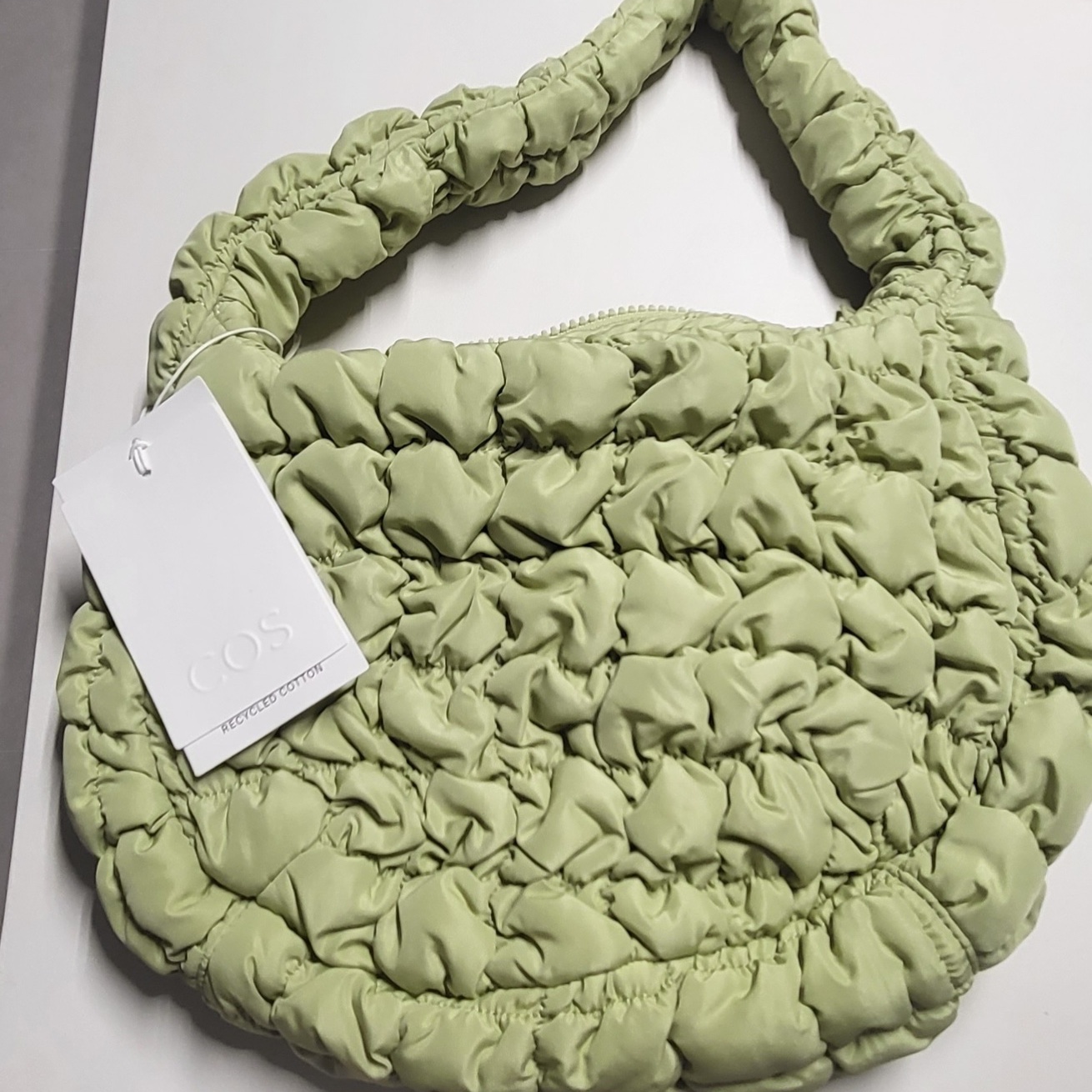 COS Quilted Mini Bag Light Green 착용 스타일