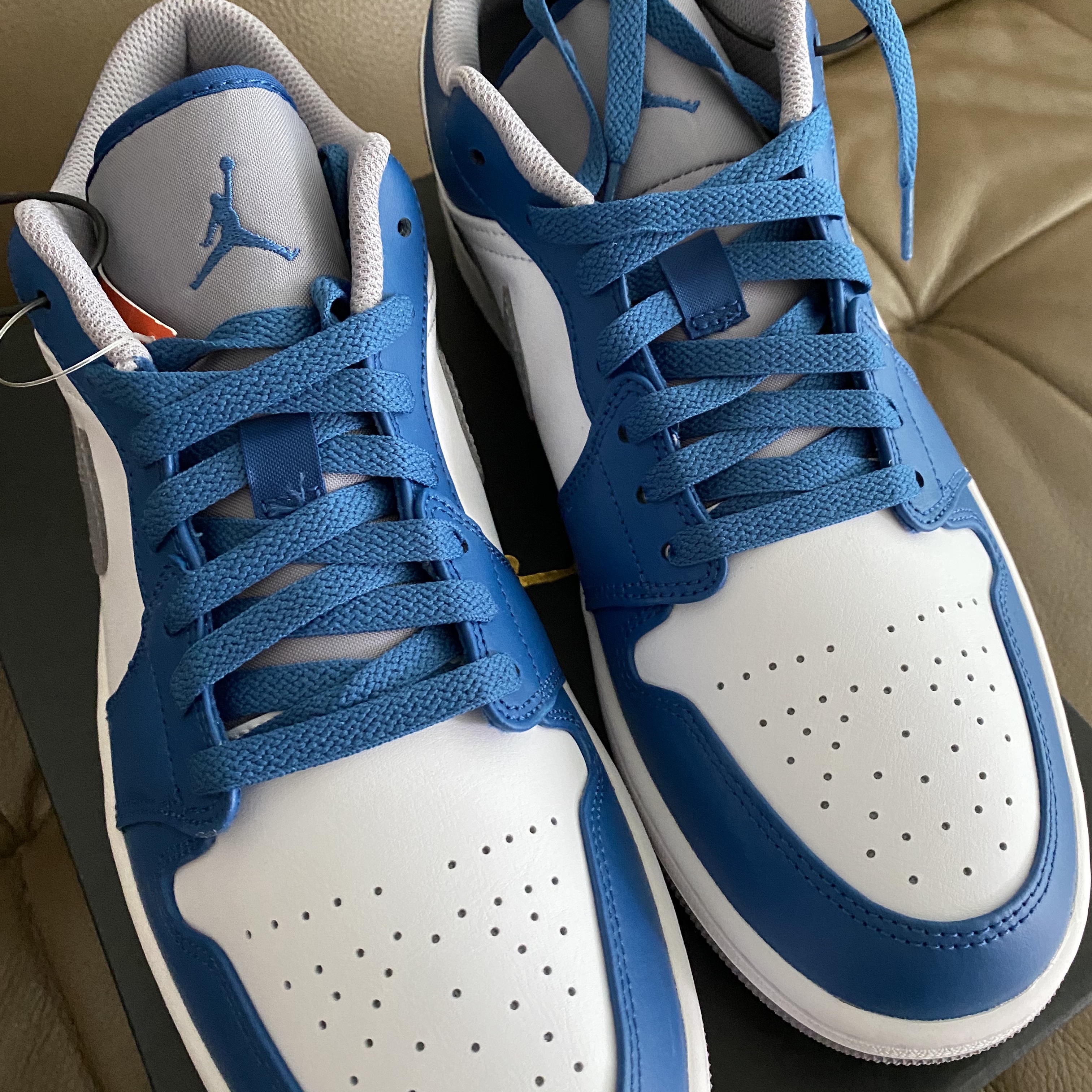 Jordan 1 Low True Blue Cement Grey 착용 스타일 - 3