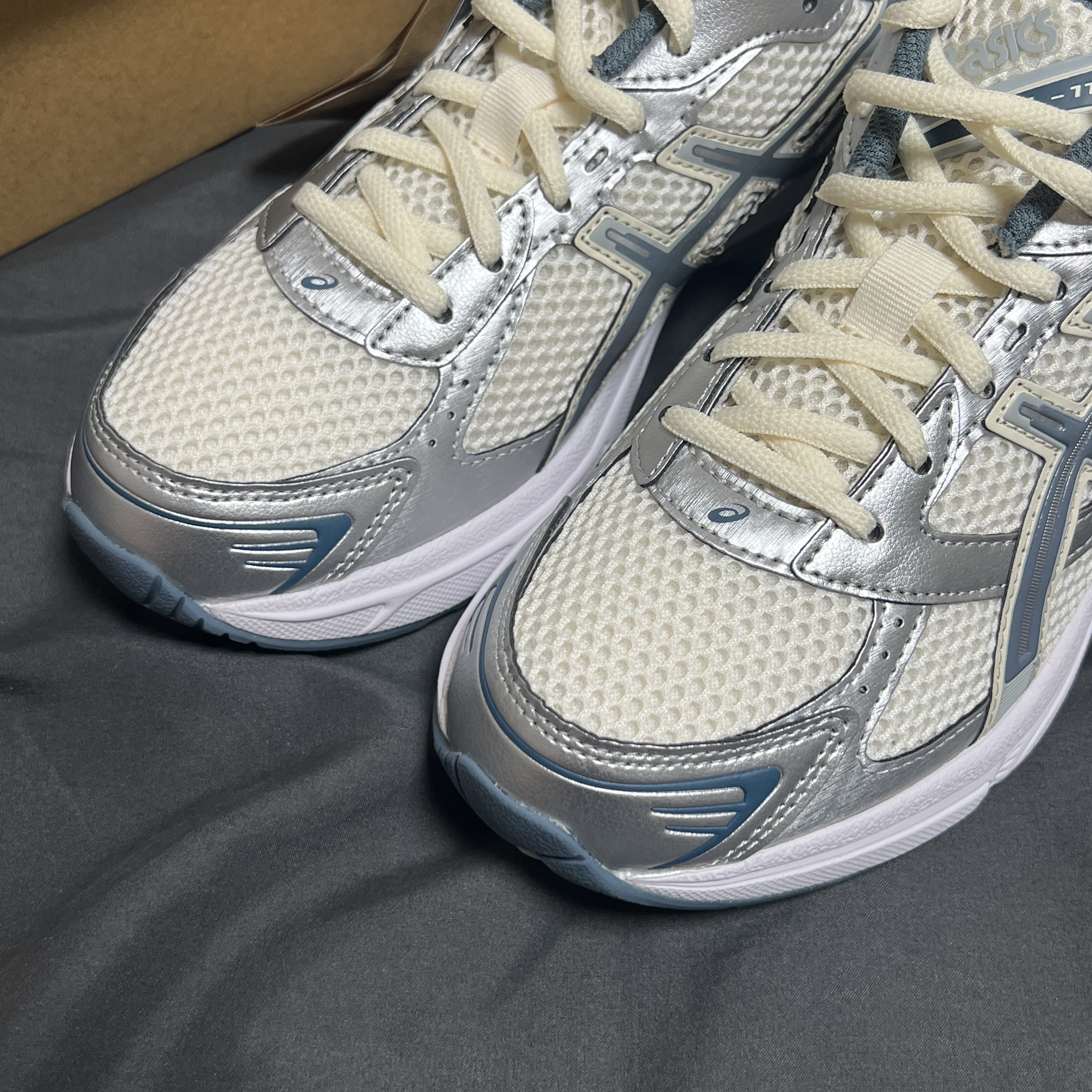 Asics Gel-1130 Cream Ironclad 착용 스타일 - 2