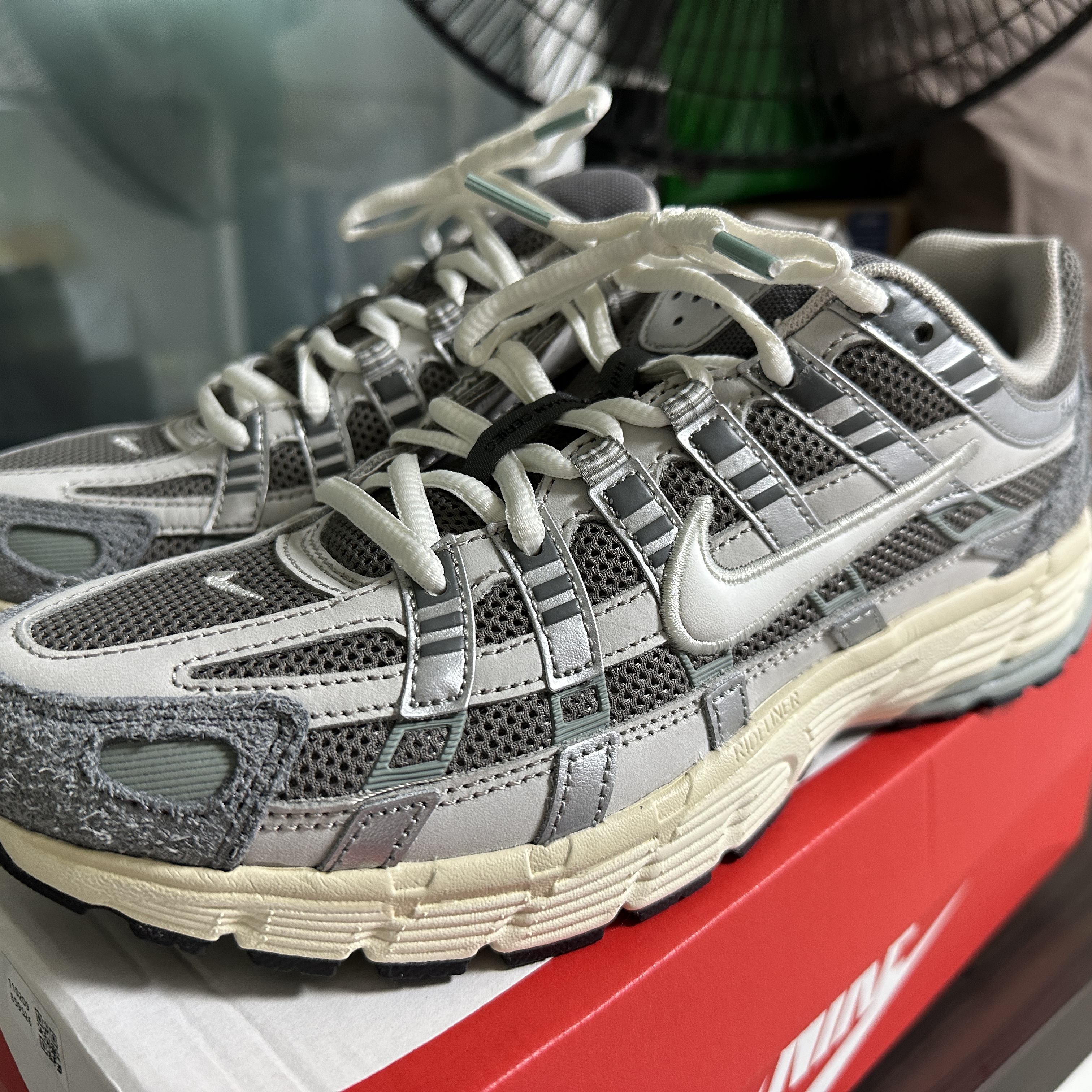 Nike P-6000 Flat Pewter Light Iron Ore 착용 스타일 - 4