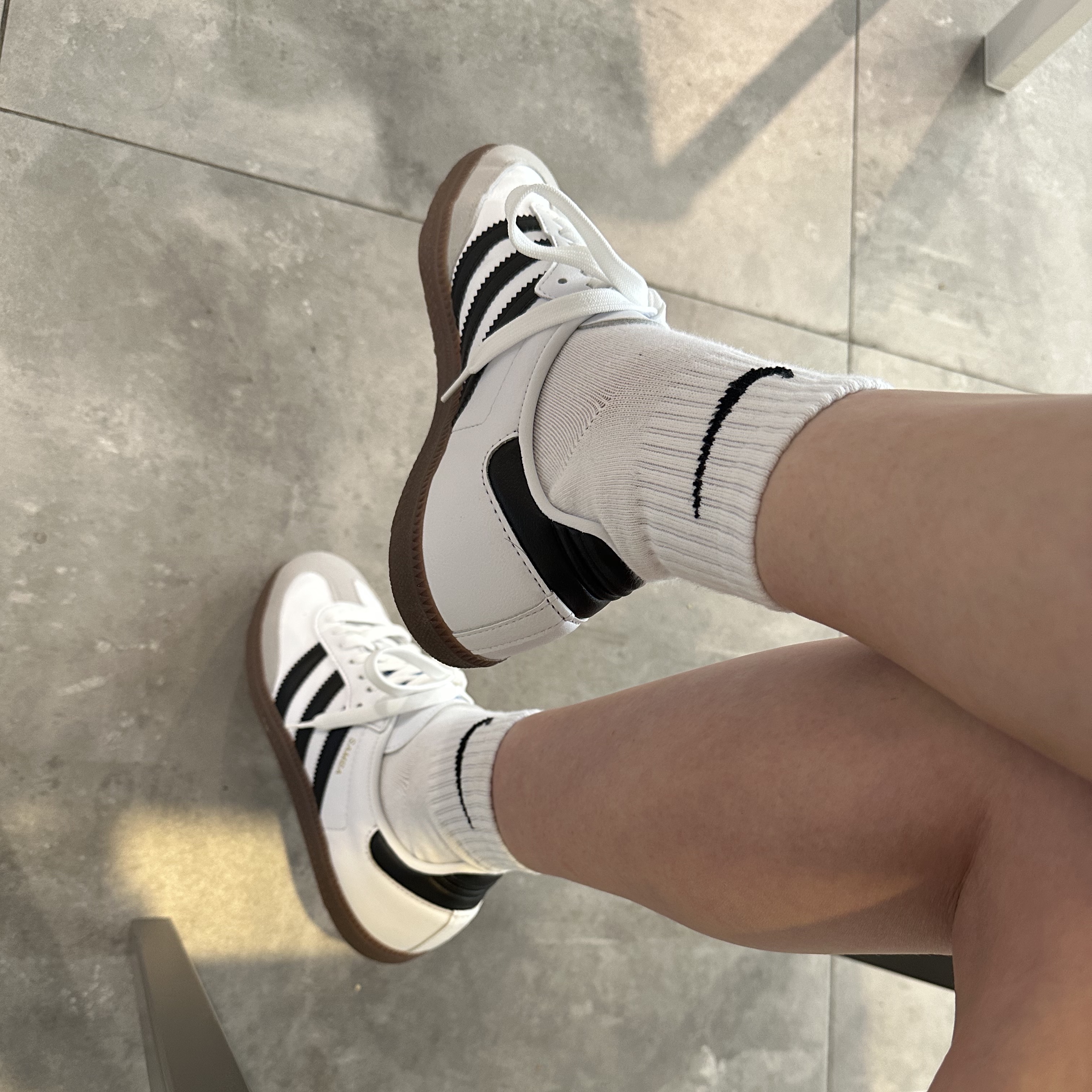 Adidas Samba Vegan White Black 착용 스타일 - 2
