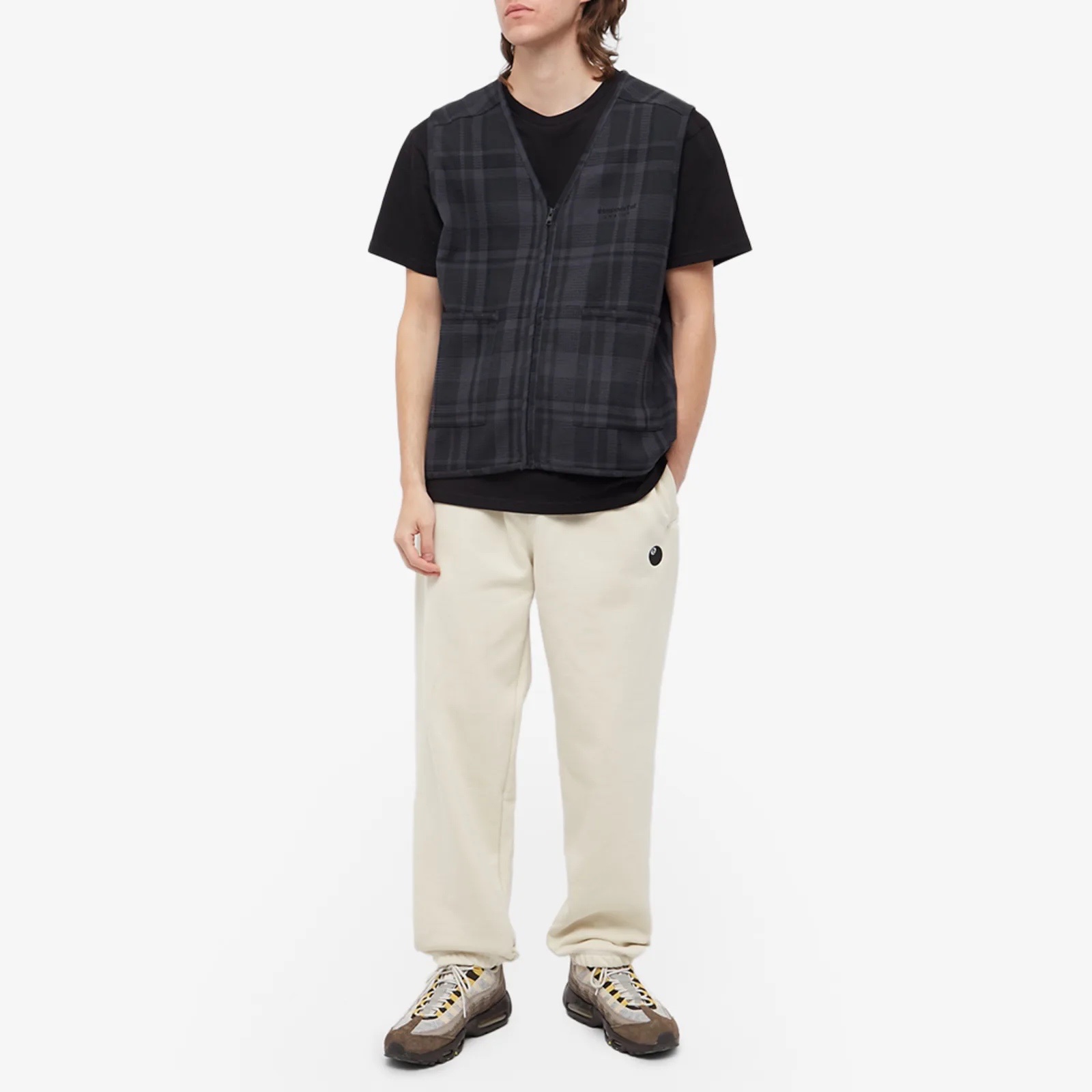 Stussy 8 Ball Embroidered Pants putty 착용 스타일