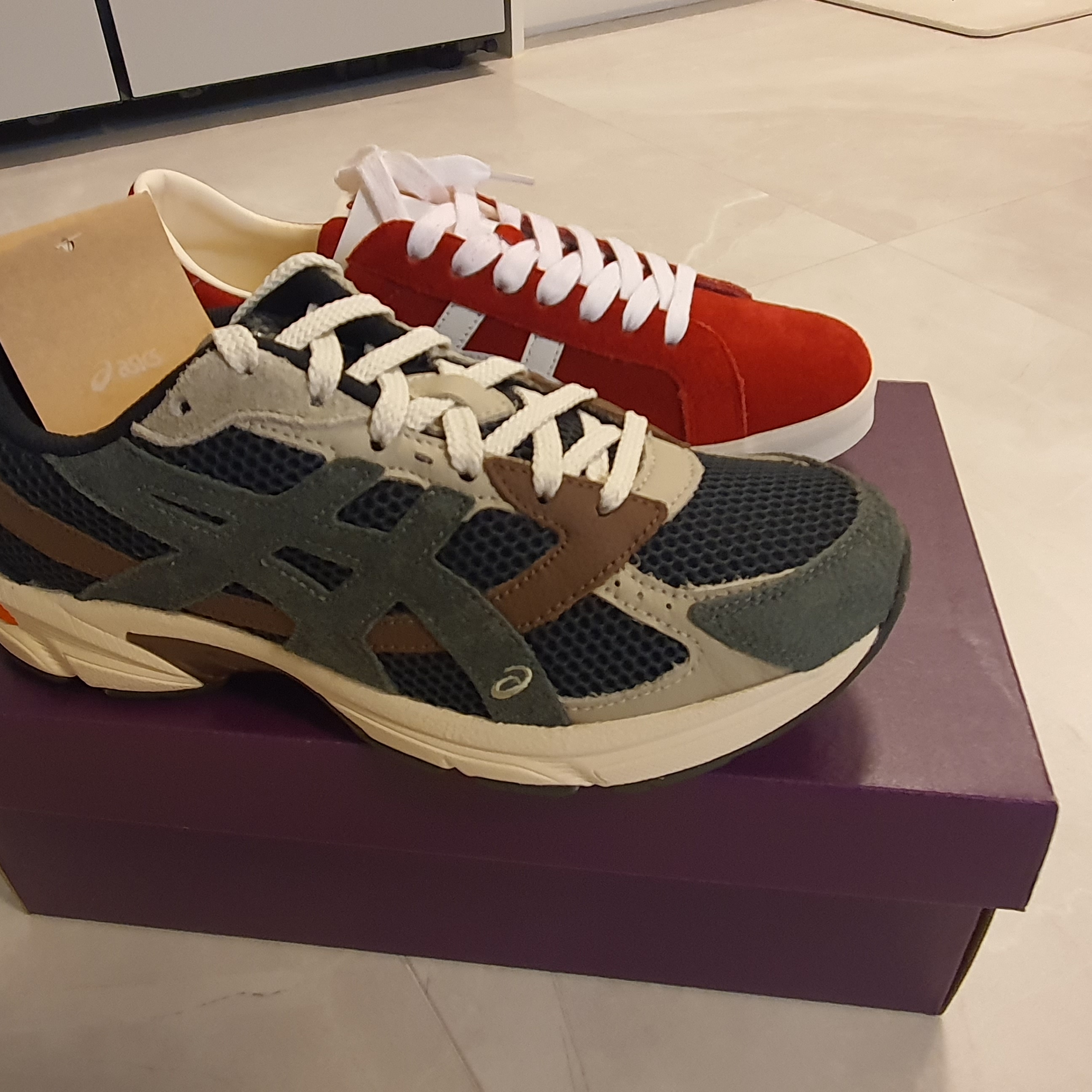 Asics x Hal Studios Gel-1130 MK-II Forest, Onitsuka Tiger Fabre NM Classic Red White 착용 스타일 - 1